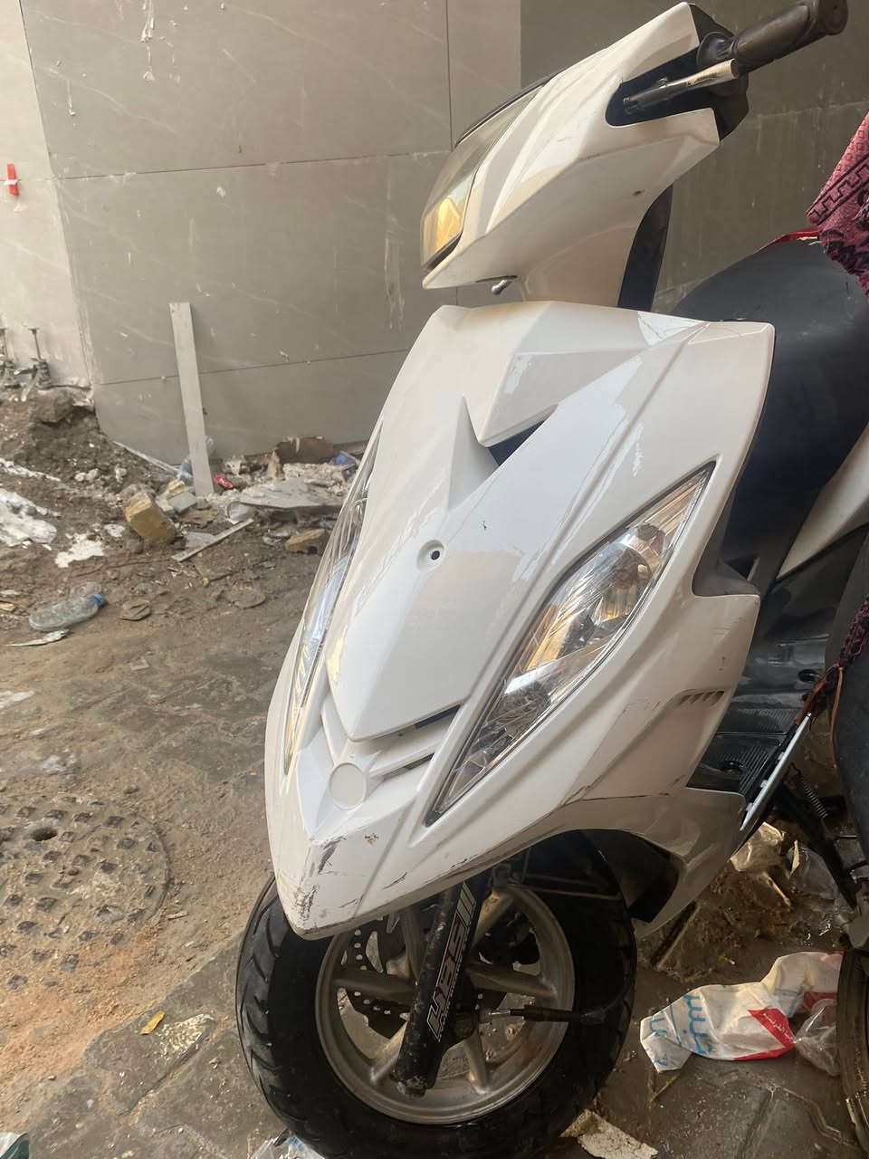 دراجه جيتي ار مثل ما موضح كدامكم خير من الله الله شاهد بكل وقت نكره سلف كفراتها البلديه هذن ال حمر بس بيهن كسور ول بيض هم بلاديات بس مصبوغات دراجه نقصها بس بوربن مال ماشه  كهربايت كلها شغاله عداد سرعه عداد بانزين رون ساعه دراجه جديده    (مراوس بوليس فقط )
*********** فقط واتساب
