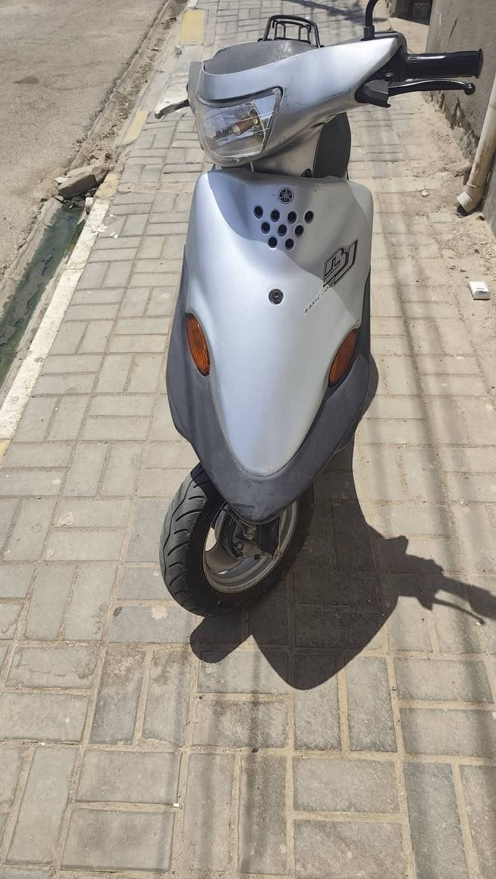 بيجي نضيف كلش نهضه معدل كهربائيات تشتغل سلف هندر عداد كله شغال مجفته مره وحده صار اسبوعين توها سحكت تجفيت اصلي تايرات جديد باتري جديد دبلات جديد دراجه جاهزه ربع ما تصرف عليها مكينه ناعمه اكسن ناعم السعر 375 وبيها مجال  الرقم ***********
