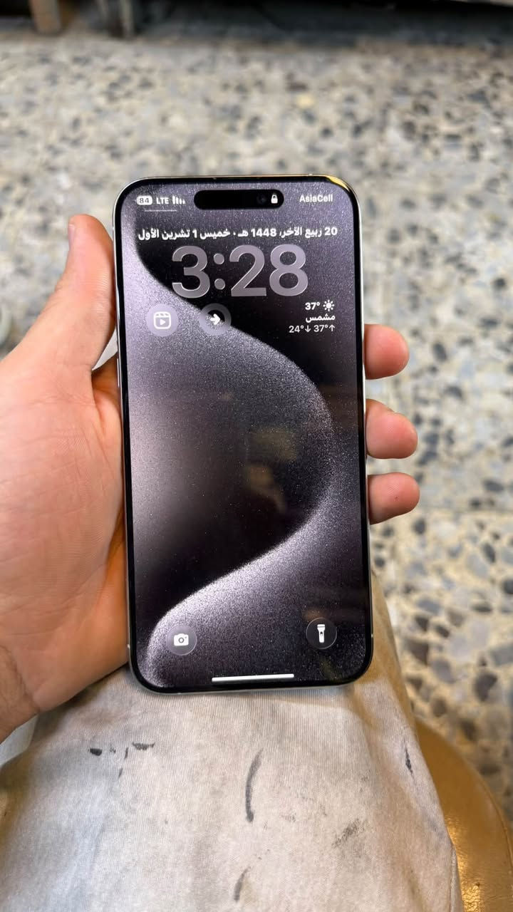 سلام عليكم  
ايفون 15 برو ماكس  امريكي esim

شريحة إلكترونية فقط
للبيع او مراوس باقل شعندك نزل 
وبالنسبة للسعر قيمو اعلى سعر ابيع 
مكاني بغداد 
***********

نص مكتوب في الصور:
- حالة البطارية
- لم يتم التحقق منه
- غير قادر على التحقق من أن هذا الـ iPhone يحتوي على بطارية أصلية من Apple. قد لا تكون التفاصيل الواردة من هذه البطارية دقيقة.
- لمعرف المزيد
- قد تكون خدمة البطارية مغطاة بالضمان. حول البطارية والضمان...
- الحد الأقصى للقدرة 100%
- هذا قياس لقدرة البطارية مقارنة بقدرتها عندما كانت جديدة. قد تتسبب القدرة المنخفضة بتقليل ساعات الاستخدام بين عملية الشحن والأخرى.
- عدد الدورات 95
- هذا هو عدد مرات استهلاك iPhone بقدرة البطارية.
- معرفة المزيد...
- تاريخ التصنيع تشرين الأول 2024
- أول استخدام غير معروف