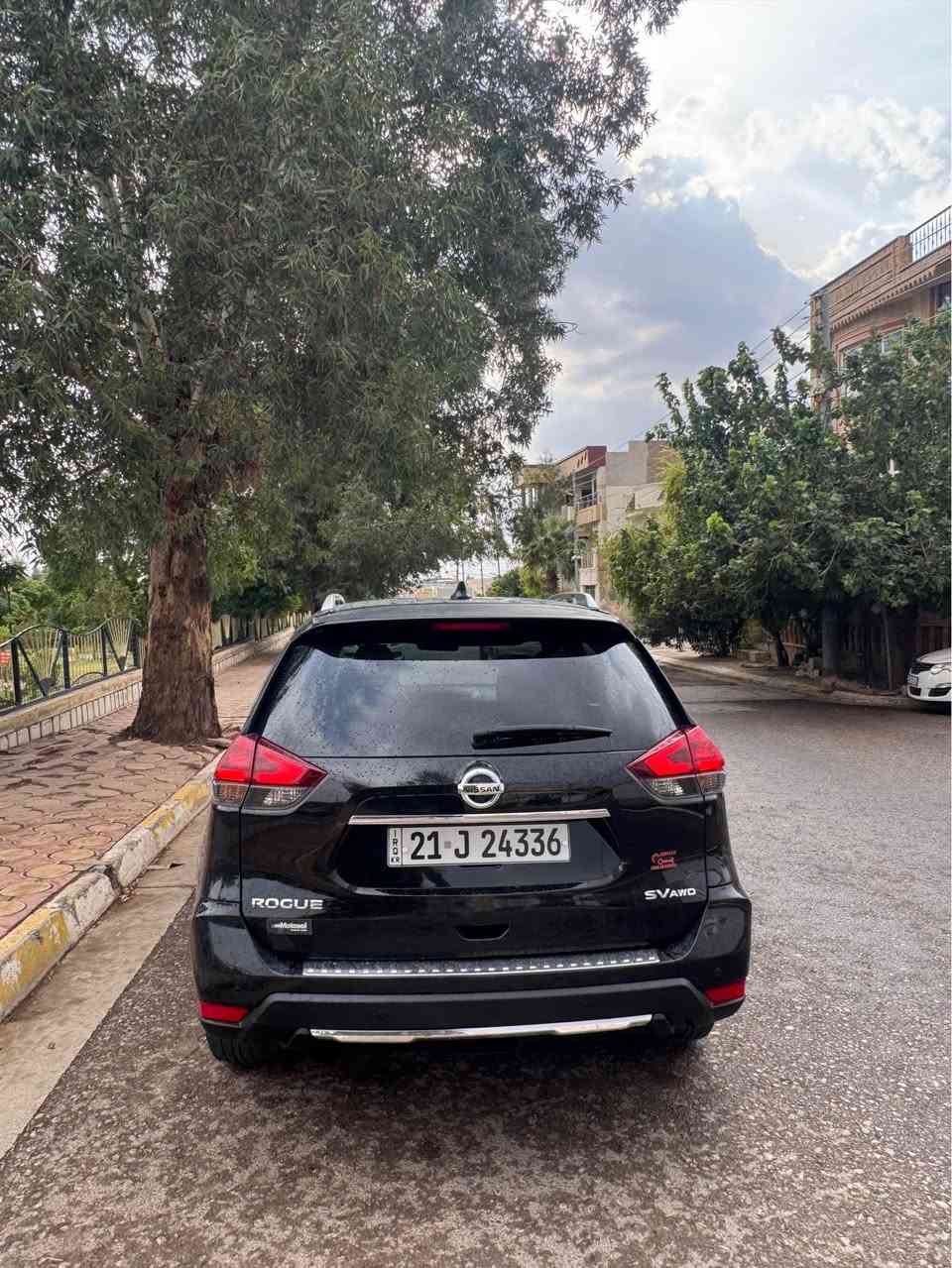 نیسان رۆگ ٢٠١٧
فول مواسه‌فات بێ پانۆراما
پارچه‌و دوو په‌ڵه‌ بۆیاخه‌ بێ ناو بێ ئێرباگ
گێر و مه‌كینه‌ به‌شه‌رت نه‌كرایته‌وه‌
سه‌نه‌وی به‌سه‌رچووه‌ به‌ناوی خۆمانه‌
كۆیه‌ *********** كويسينجاك, أربيل

نص مكتوب في الصور:
- 15 كانوونی دووەم
- ١٢:٥٥ د.ن