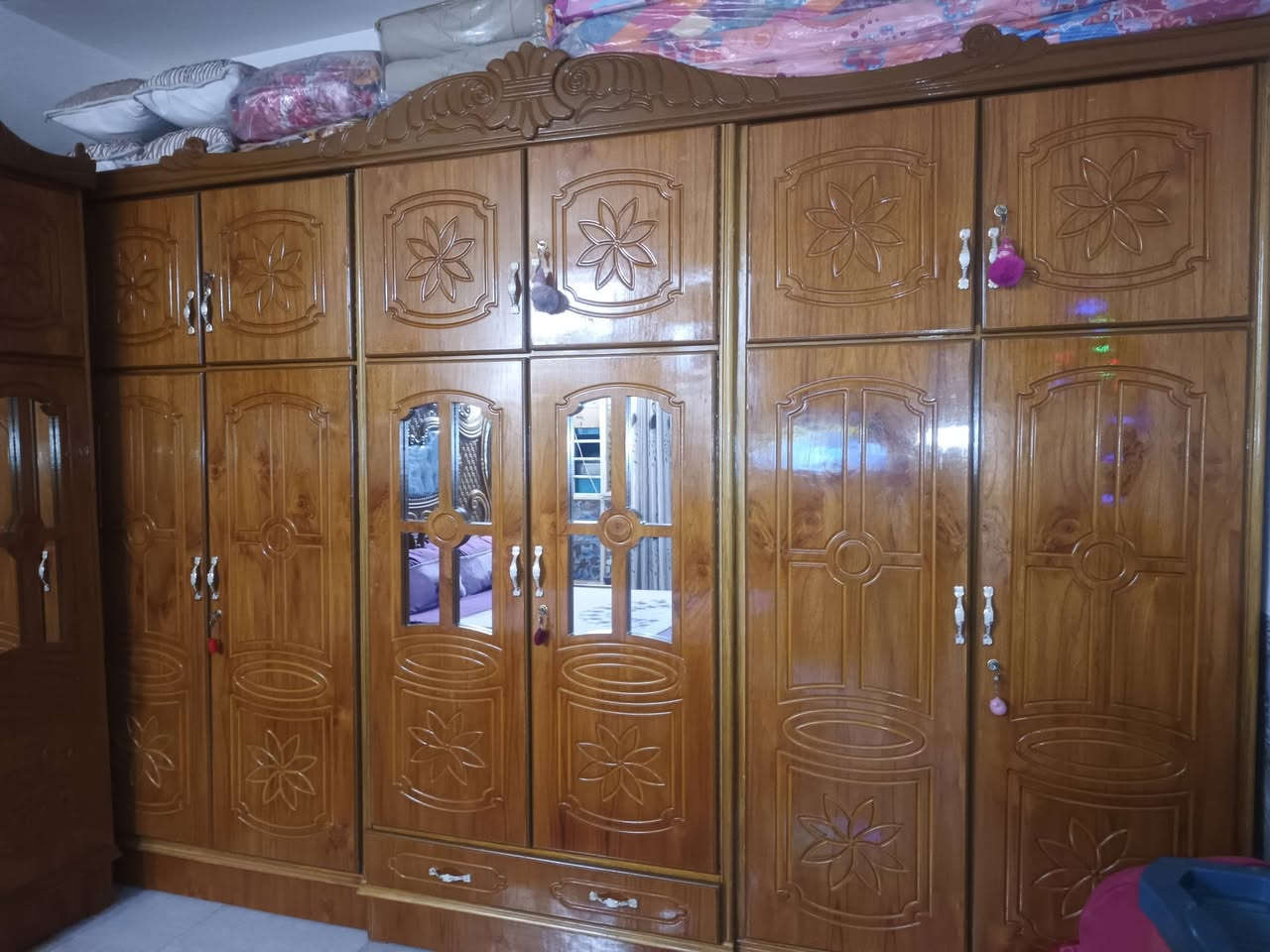 السلام عليكم
غرفه نوم تسكام كنتور مكون من6 بيبان غرفه درجه اولا  مثل ماشوف بل صوره تسكام في واسط قضاء الحي
البيع السعر مليونين 100 وبيه مجال
مكان واسط / زين القوس
