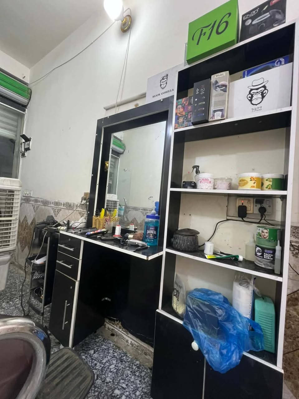 قفل الميز ٧٠
الفاترينة ٣٠
العرباين ٣٠

ما ابيع مفرد شلعة وحدة
مكان حسينيه الراشديه 
***********
