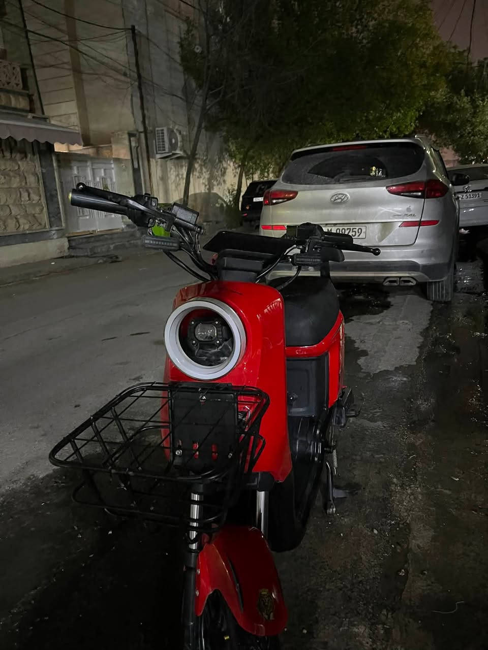 سلام عليكم
دراجه R9 نضفه كلش بطارياته ما متعوبات 
تمشي 109 شحنه يطول يوم كامل تايراته نضيفه 
مكاني بغداد حي الجامعه سعره الدراجه 625 وبيه مجال 
رقمي ***********
