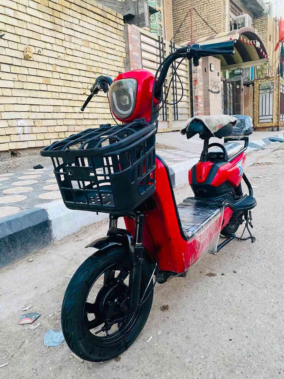 دراجه شحن باب اول خير من الله 
كلها كامله هورن كلوب نمر كلها شغاله 
جديده كلش 
السعر /190 الف وبيها مجال 
***********
بغداد الكمالية
