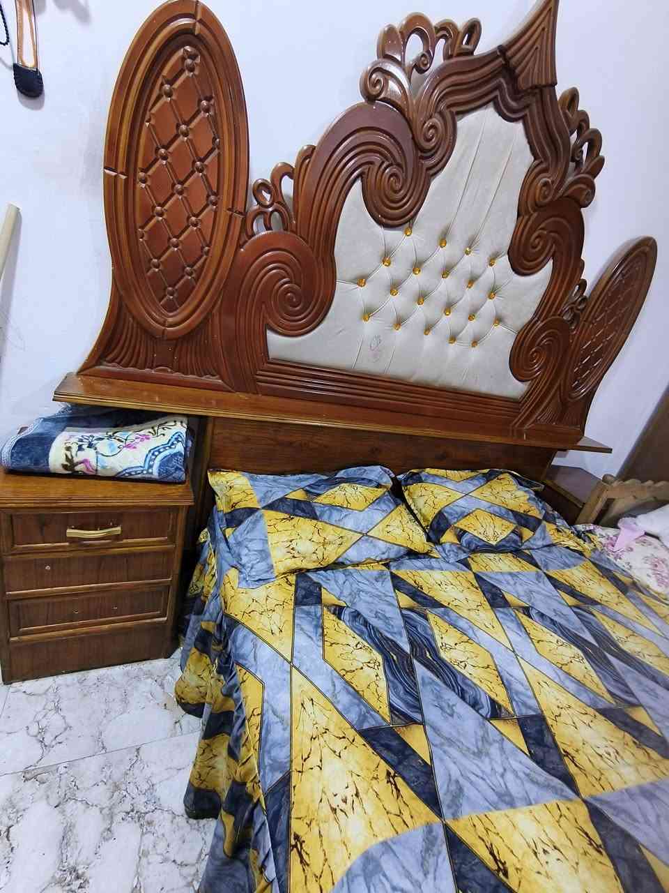غرفة عراقية معامل العزيزية نضافة70% مابيهة خلل نضيفة وصبغهة  جديد  ب800وبيهة مجال  للاستفسار*********** مكاني الكوت جديدة
