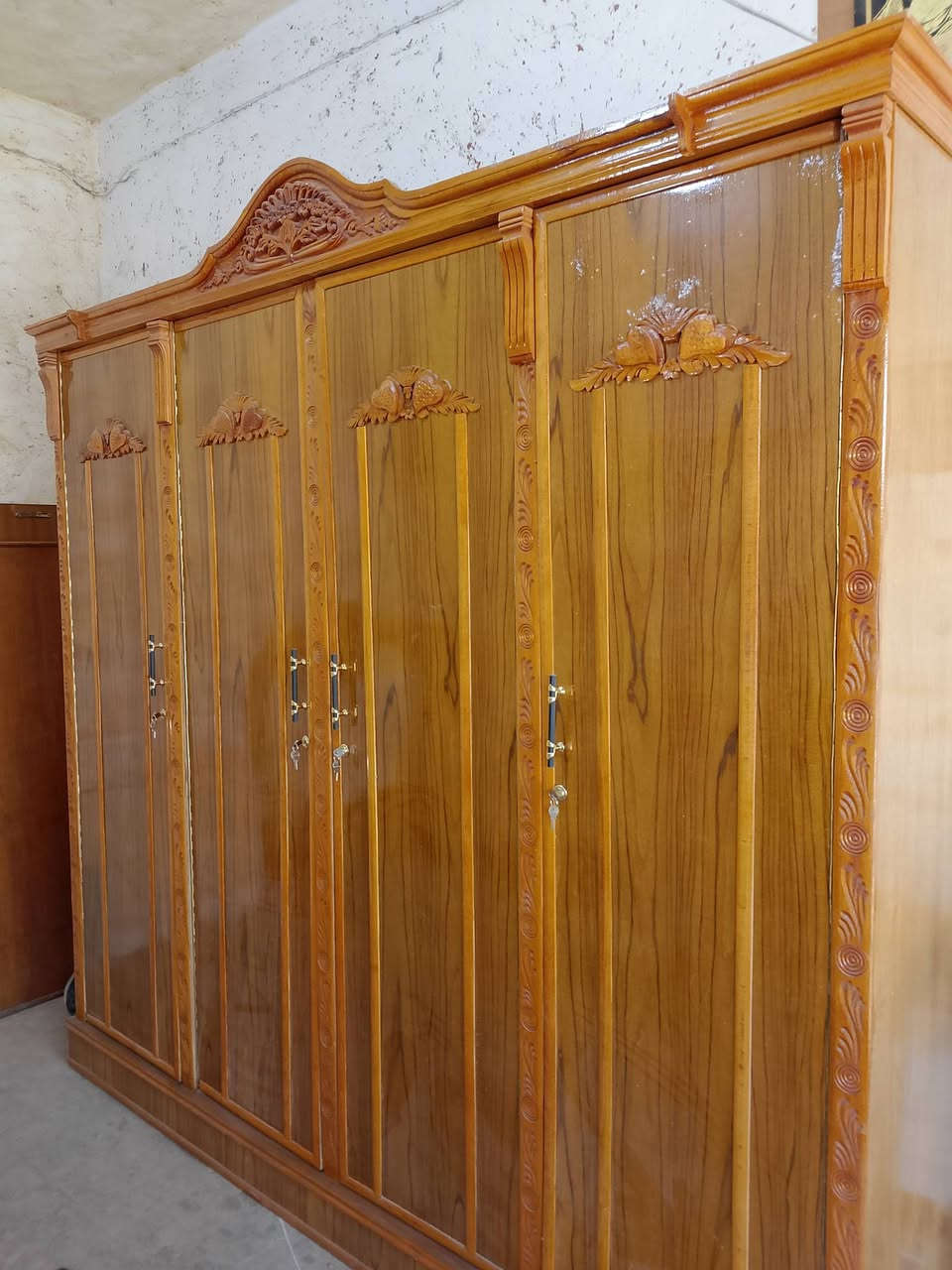 كنتور اربع ابواب صاج جديد 350العنوان النجف شارع المدينه سوق الحديقه مقابل محلات البلديه الرقم.  ***********
