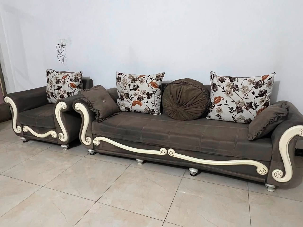 للبيع/ قنفات مستعمله الاتصال على الرقم :***********
