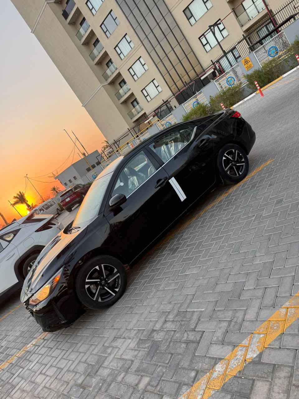 للبيع 

نيسان سنترا SV موديل 2025
رقم بغداد باسمي 
• اللون: أسود ملكي 🖤
• المحرك: 2000 سي سي، 4 سلندر، تنفس طبيعي ✈️
• ناقل الحركة: أوتوماتيك 💯
• اقتصادية في استهلاك الوقود  ⛽️
• 
عداد المسافه 20ميل 
تشغيل بصمة
• دخول بصمة
• أبواب بصمة
• كاميرا خلفية
• نظام رادارات 360 درجة⁉️
• نظام مانع تصادم
• توقف ذاتي🚦
• تصميم عصري وجذاب
• مقصورة داخلية واسعة ومريحة👌🏻
• ثبات وأمان عالي على الطريق🚀
• قيادة سلسة وممتعة
مكاني بغداد العامريه 📍

السعر: مناسب جداً جداً 
سعر اخو البلاش 

📞 للتواصل والاستفسار: ***********
