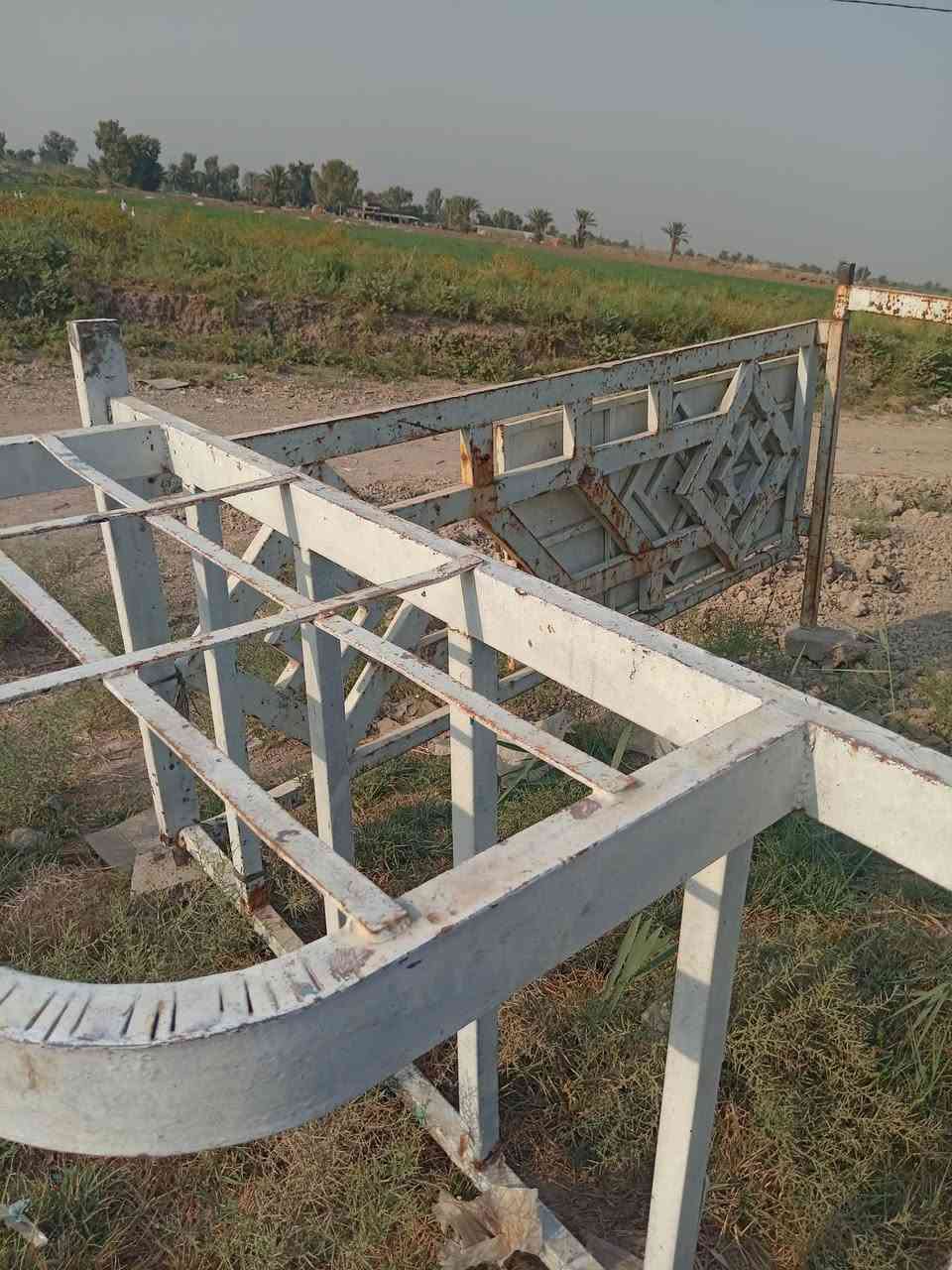 للبيع للبيع مكان اللطيفيه السعر 150 150 وبي مجال  رقم الهاتف ***********
