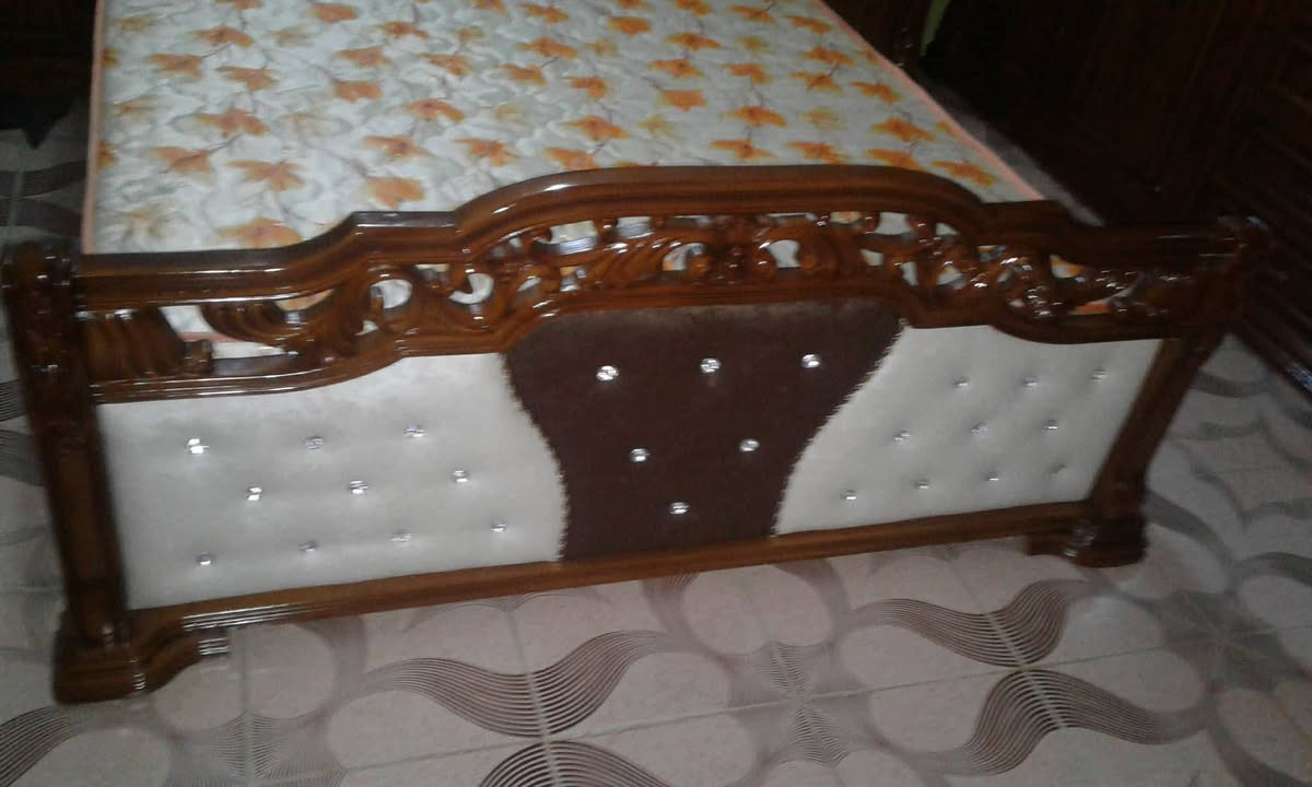 سلام عليكم
غرفه نوم مستعمل شي قليل
6ملحق زان 
خشب ماليزي 
***********
