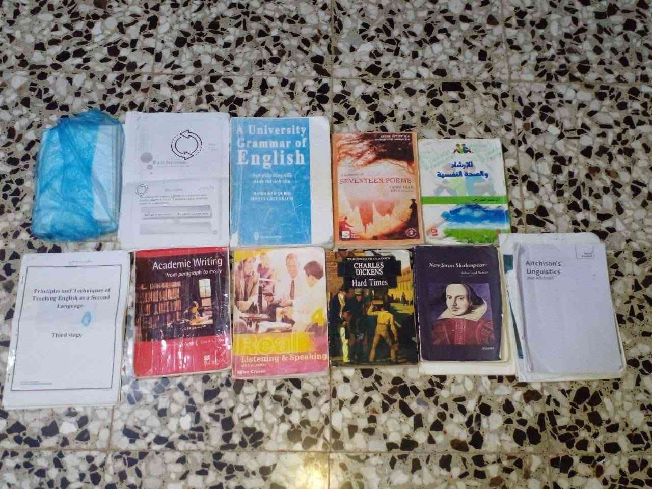 السلام عليكم متاح كتب مرحله ثالثه قسم انكليزي جامعه كربلاء فريحه نضيفات وجدد السعر 35 وخادم للشراي للستفسار ***********
