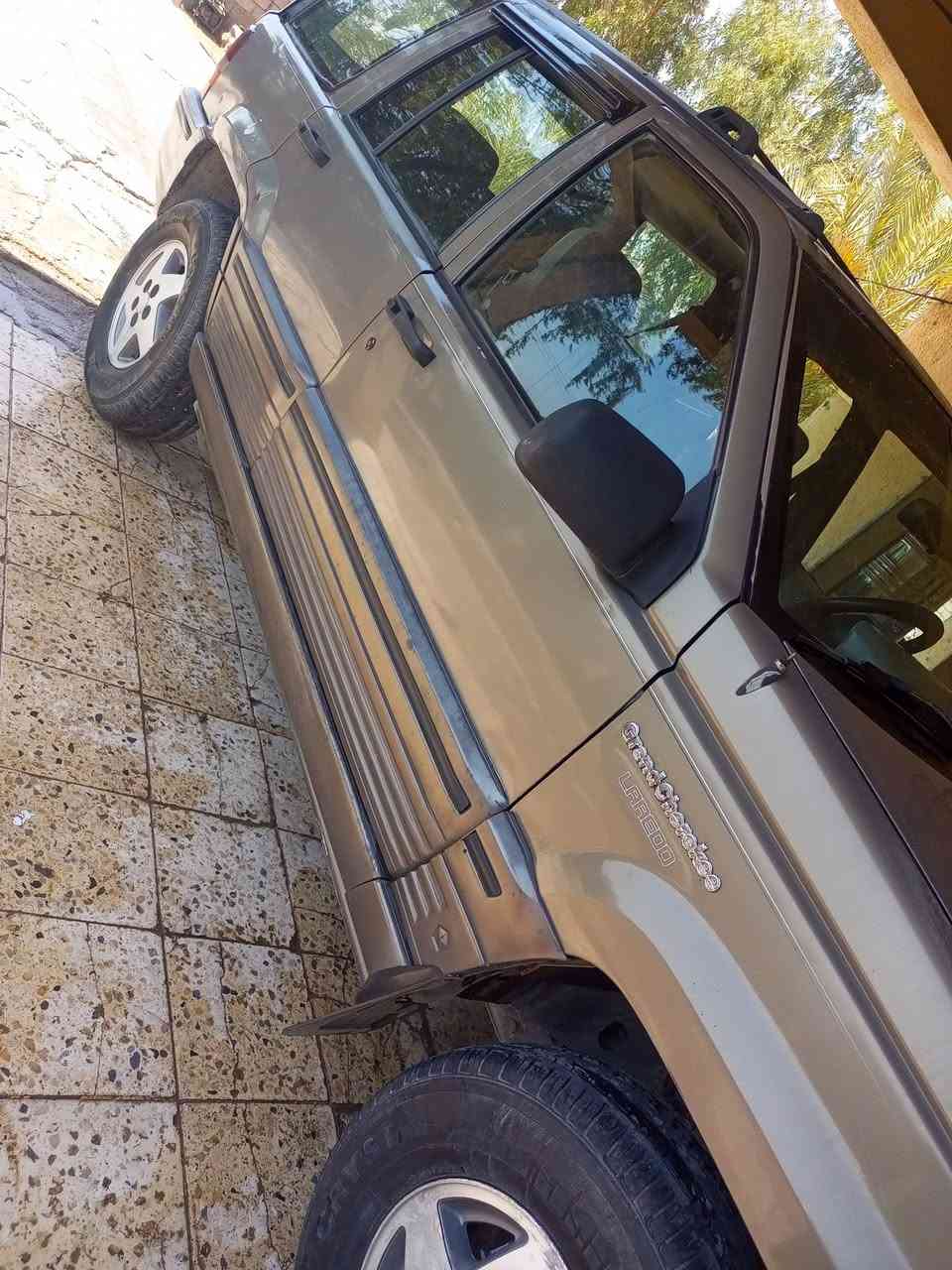 جيب شيروكي موديل 95مكينه وكير بلادي سياره مابيه صبغ بنيدهه واضح في الصورة رقم ديالى نكليزي السعر 35 مكاني ديالى بعقوبة ***********
