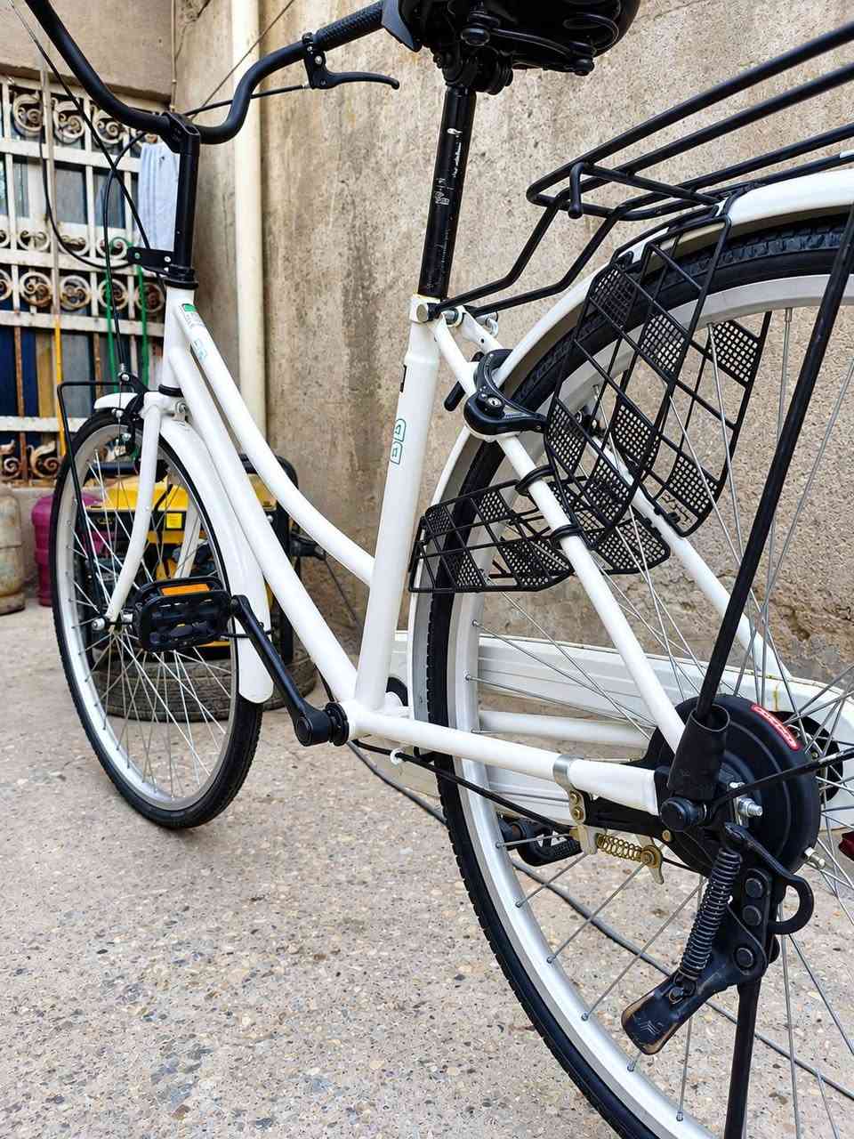 🚲 بايسكل للبيع – نظيف ومرتب
السلام عليكم 
بايسكل أبيض وكاله جديد 2026 مثل ما واضح بالصور
💰 السعر: [125]
بي مجال قليل للتواصل ***********
