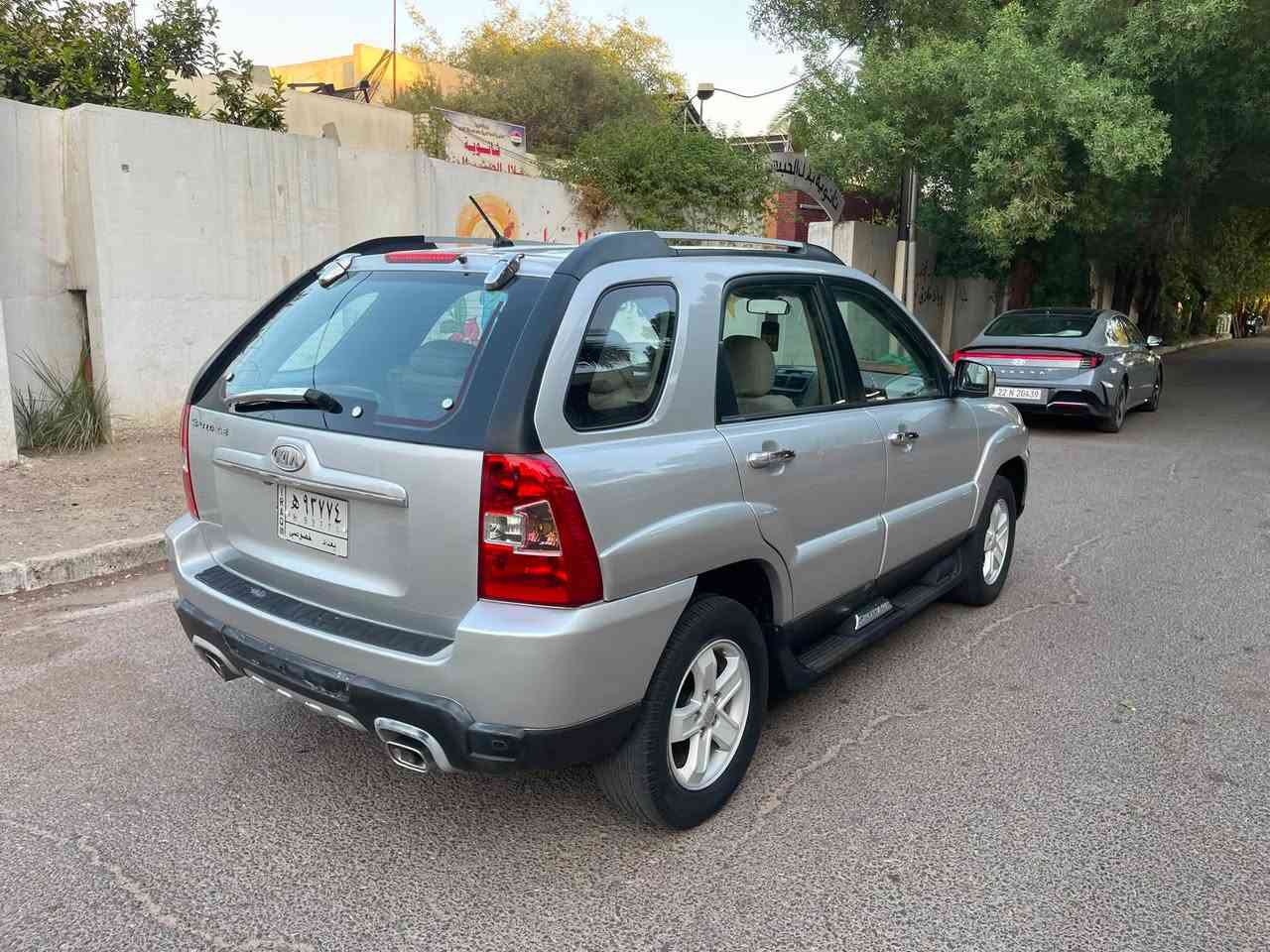 سبورتج خليجي 4سلندر حجم 2000
مكان السيارة الاعضمية 
سيارة جاهزة كير ومكينة مكفولات علوضع الشركة تخم تاير وباتري جديد صدر امامي خلفي جديد السيارة مكفولة كفالة عامة عدة شوية صبغ بجاملغ الامامي
السعر 118 موديل 2009 السيارة استلام زيرو عليدنة مالك واحد 
***********
