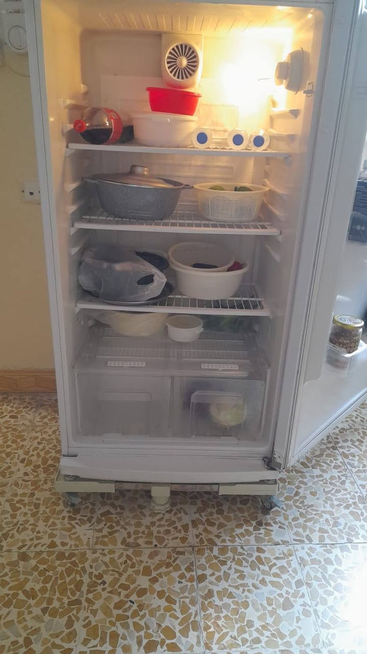 ثلاجة مستعملة • نظيف • موصل
