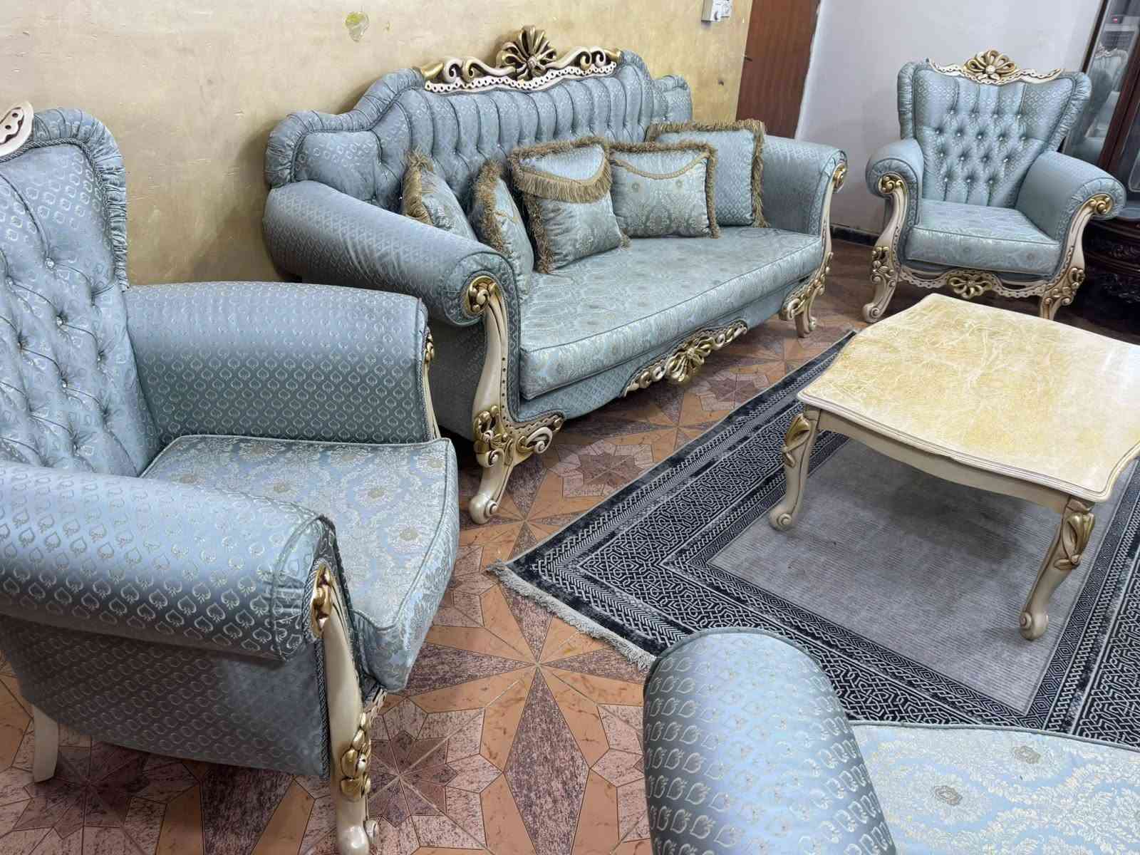 تخم زان تركي ماركة ١٠ مقعد مع ميز وسطي اخو الجديد ولا غلطه ***********
