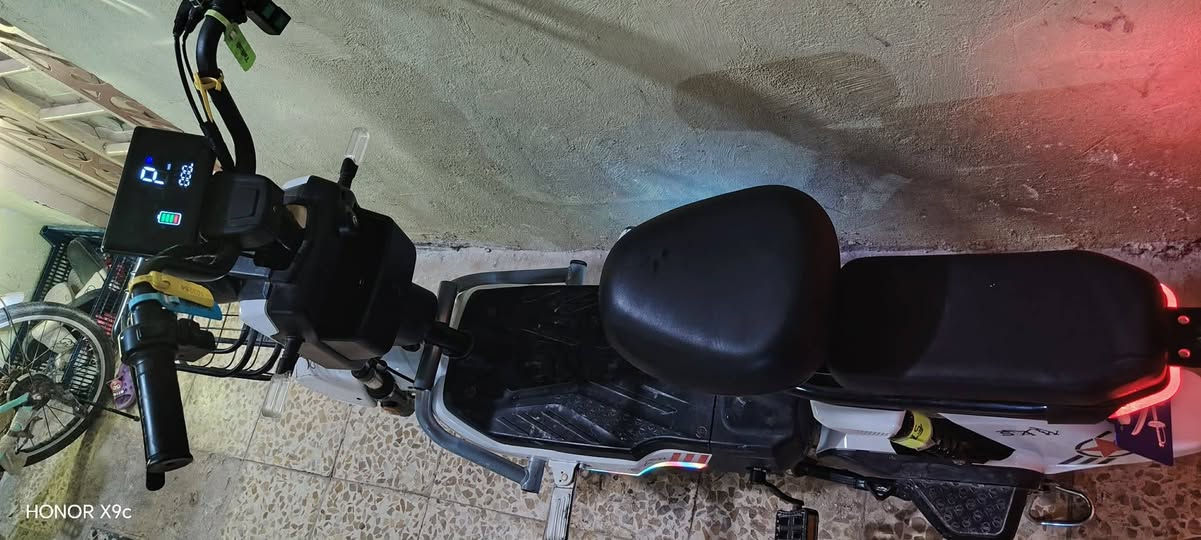 سلام عليكم شباب بسكل البيع شحن  جديد كلش مابي شغل وطلع   250$$***********
