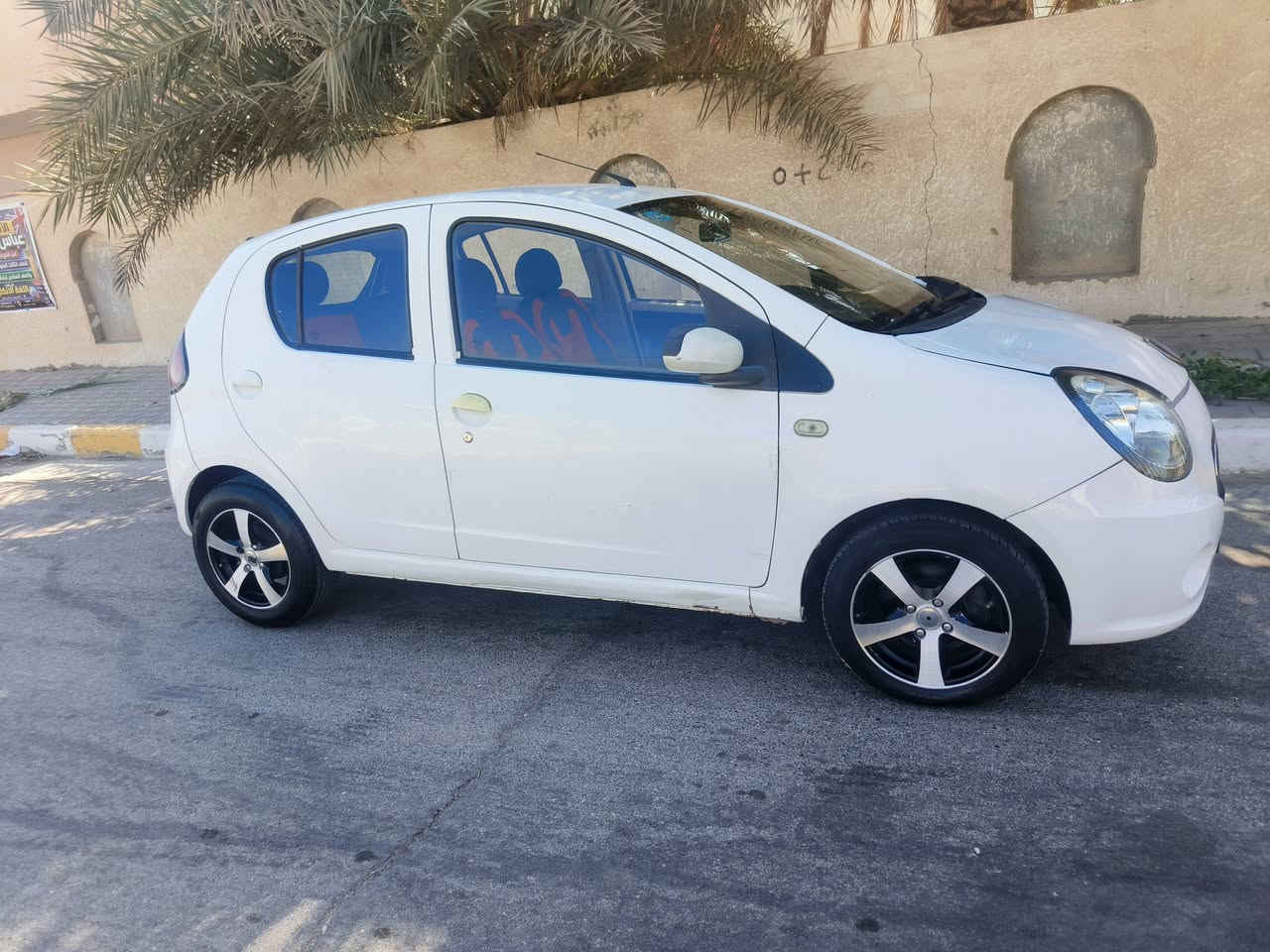 باندا 2013 رقم بغداد نضيفه كير ومحرك مكفولات صدر نضيف دشبول نضيف  تخم تاير جديد سياره (ماشيه ٨٣) صبغ ٣قطع اثر طخات . السعر مناسب . 
للاستفسار عن السعر ***********
مكاني كوت مركز المدينه
