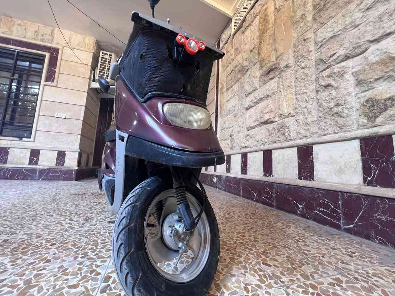 ماطور بزون للبيع شاصي شرط مابيها كلشي محرك معمرو جديد المطور كدام العين شرط هندر واحد مثل ما موضح بل فيديو ...السعر 240الف  بيها مجال للطيبين مكاني موصل حي البكر عل التواصل ***********.كورك ......اسيا.***********
