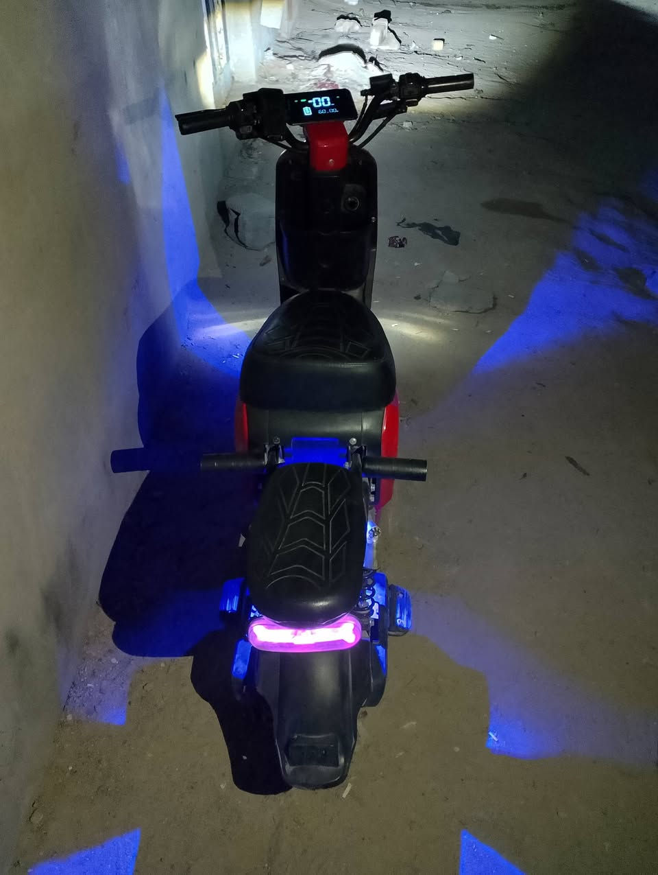 سلام عليكم R9 مديل 2025 للبيع بطاريات نص عمر مكاني بصره زبير السعر 300 او بيه مجال اتصل عل رقم امكلف بالنشر ***********
