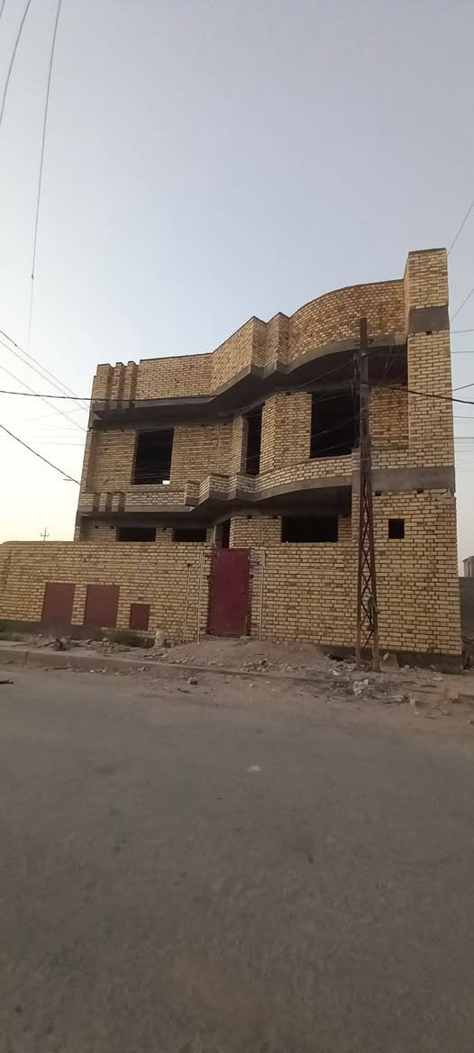 🔥 ابنِ بيتك وأنت مرتاح مع شركة أرض الماس للمقاولات! 💎🏗️
​تحلم ببيت العُمر؟ شركة أرض الماس وياك من الأساس للسطح!
​تعلن شركتنا عن تنفيذ كافة أشكال البناء والهياكل، مع ضمان كامل لحقك وراحتك:
​✅ عقد ومكاتبة رسمية: اتفاق قانوني موثق بين الطرفين يضمن كل شروطك ومواصفاتك.
✅ شغل حسب الطلب: ننفذ بالظبط مثل ما ترغب وتتفق معنا.
✅ دقة وإتقان: كادر متخصص يهتم بأصغر التفاصيل.
✅ التزام بالمواعيد: تسليم بالوقت المحدد بدون أي تأخير.
​📲 للتواصل والاستفسار المباشر:
​👤 عدنان: ***********
👤 محمد: ***********
👤 أنمار: ***********
​💡 أرض الماس.. الدقة والتطور في بناء المستقبل.
