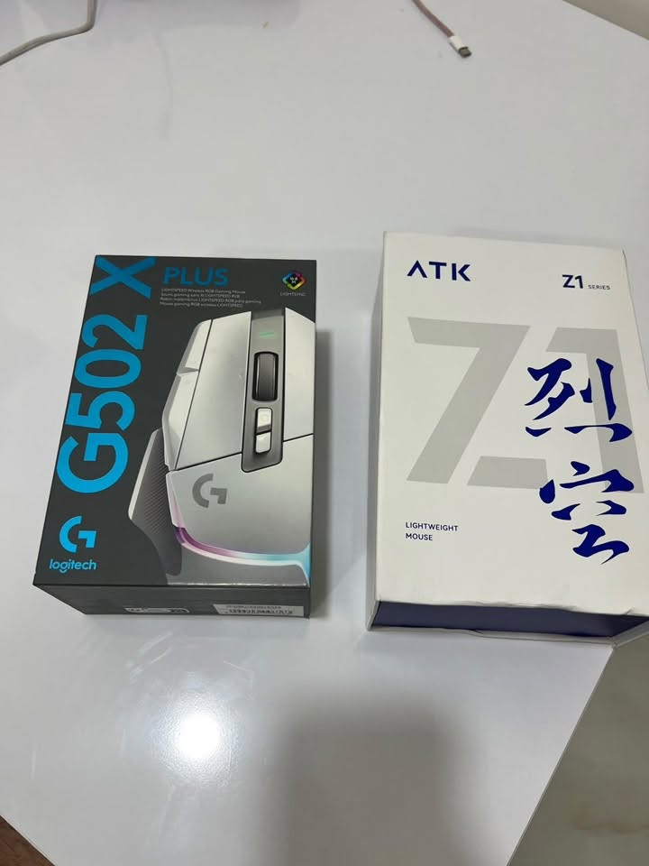 للبيع ست اب كامل سبب البيع سفر
وتساب ***********

GPU: gigabyte RTX 5080 SFF AERO  

 CPU: AMD Ryzen 7 9800X3D

SSD: Samsung 990 PRO 2TB NVMe

Motherboard: Gigabyte B850M AORUS WHITE WIFI6

PSU: DeepCool PQ1000W Gold — Full Modular White

Cooler: TRYX PANORAMA se 240 White

RAM: Lexar ARES RGB 32GB (2×16GB) DDR5 6400MHz CL32 White

‎السعر 4,800,000

‎الاكسسوارات 
MOUSES
ATK BLAZING Z1 series ultra +  60,000 IQD
Logitech g502x plus lightspeed wireless white 130,000 IQD 

KEYBOARDS

ATTACK SHARK K86 Wireless Mechanical Keyboard 70,000IQD

EPOMAKER
HE68 Lite 60,000 IQD

HyperX cloud 3 wireless 60,000 IQD

ميز كورنر ماخذه من سكارك سنتر 200,000 IQD

Ups oflline carbon 3000VA  100,000 IQD

GAMEON GOC27f300 PRO SERIES 180,000 IQD

MSI PRO MP251L E2 120hz 80,000 IQD

كرسي كيمنك 70,000 IQD
