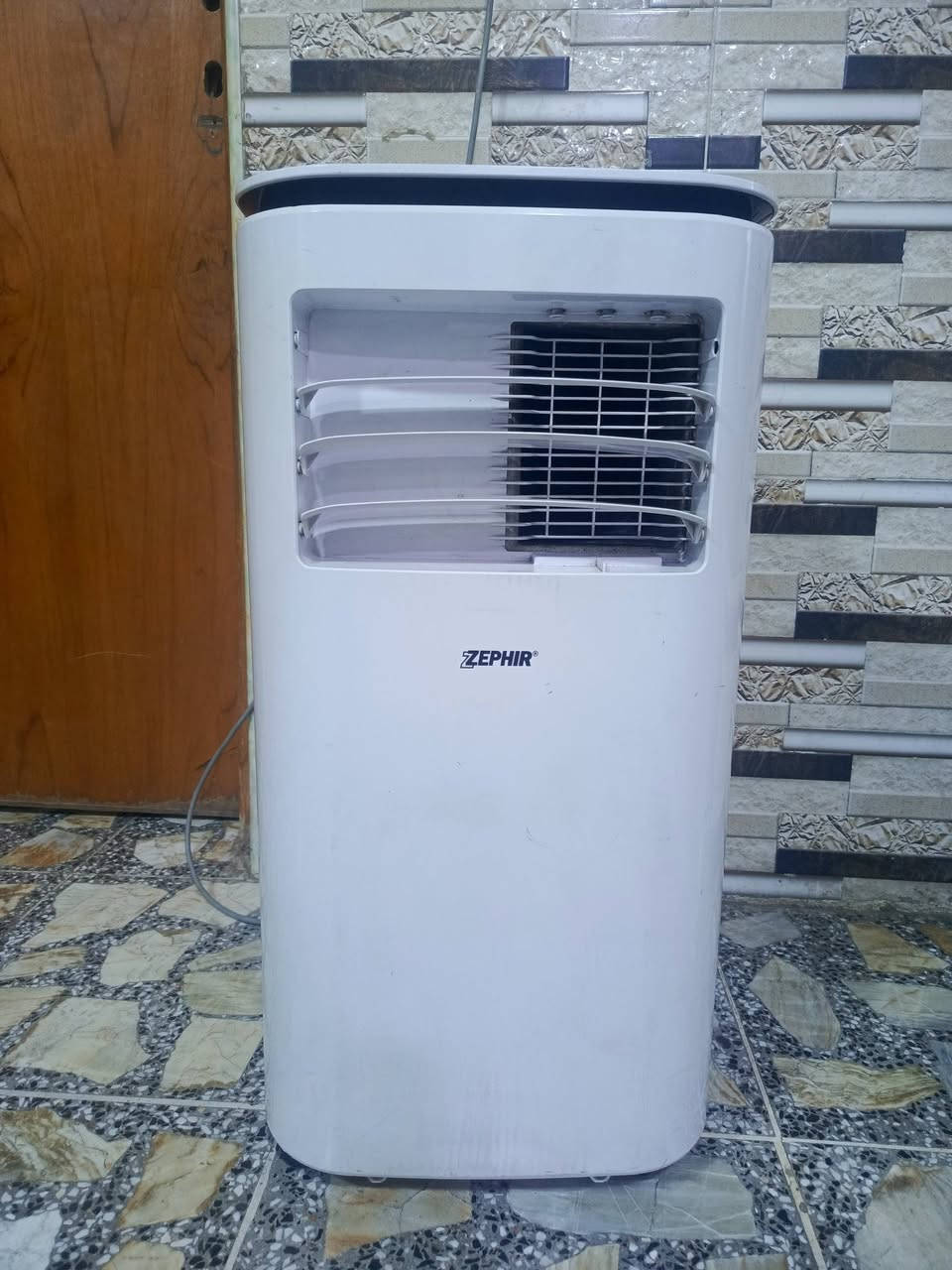 سلام عليكم سبلت داخلي نص طن غاز ارتفاع 68 وعرض33
رقم الهاتف. ***********
