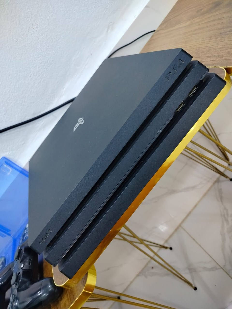 PS4 PRO online للبيع
ملحقات 3 جويستكات
 جهاز نضيف كلش استعماال قليل 
العاب GTA و لعبه. TEAKEN.
سعرر: 300. وبي مجاال
هاتف: ***********
