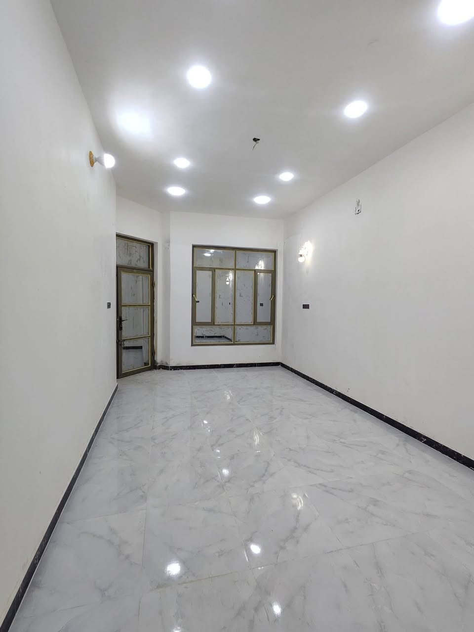 ﷽
🏠  دار الــبــيـع شـيـشــان الـثـانـيـه  🏠
    خلف شارع العلوه قرب العلوه المخضر 

( 140متر 7 * 20 يتكون الطابق واحد جاهز سكن )
🏡غرفتين نوم وصالة+دبل فاليوم واستقبال ومطبخ 🏡
      🛁 وصحيات  خارجية  🚿 وداخلية 🚿 

  للاستفسارعلى واتساب او اتصال  
      (📲***********
