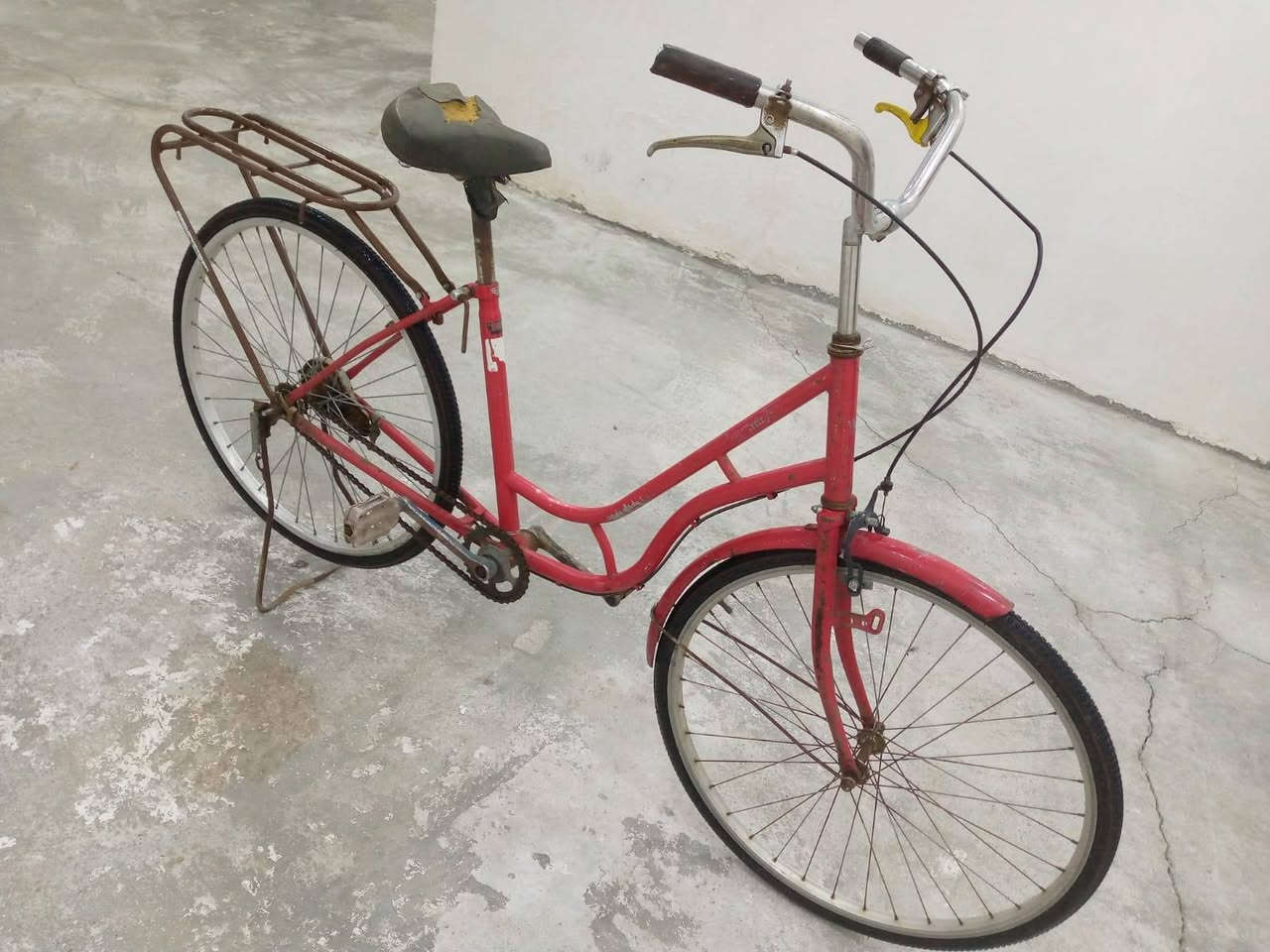 سلام عليكم 
باسكلات للبيع العدد 2🚴🚲
سعرهن ثنيناتهن ب120
الواحد ب60  وبيهن مجال 
رقم الهاتف لاستفسار 📱 ***********
