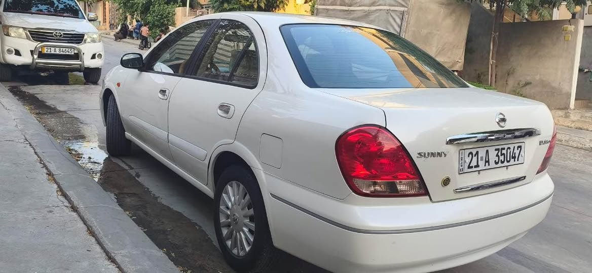 سەنی 2008 
سەنەوی تا 2028تازەیە 
بەناو خۆمەوەیە بەشەرتی بەناو کردن بێ بۆیاخە ئەونە ساردەی هەیە کە لە سۆنەرەکەیا دانراوە 
چوار تایەی تازەی لە ژێرە 
چوار جام کارەبا 
گێڕ و مەکینە بەشەرت نەکراوەتەوە 
یەک دینار مەسرەفی تیانیە 
هەر خەلەلێکی تیابوو گەڵایک ببڕە

*********** السليمانية, العراق
