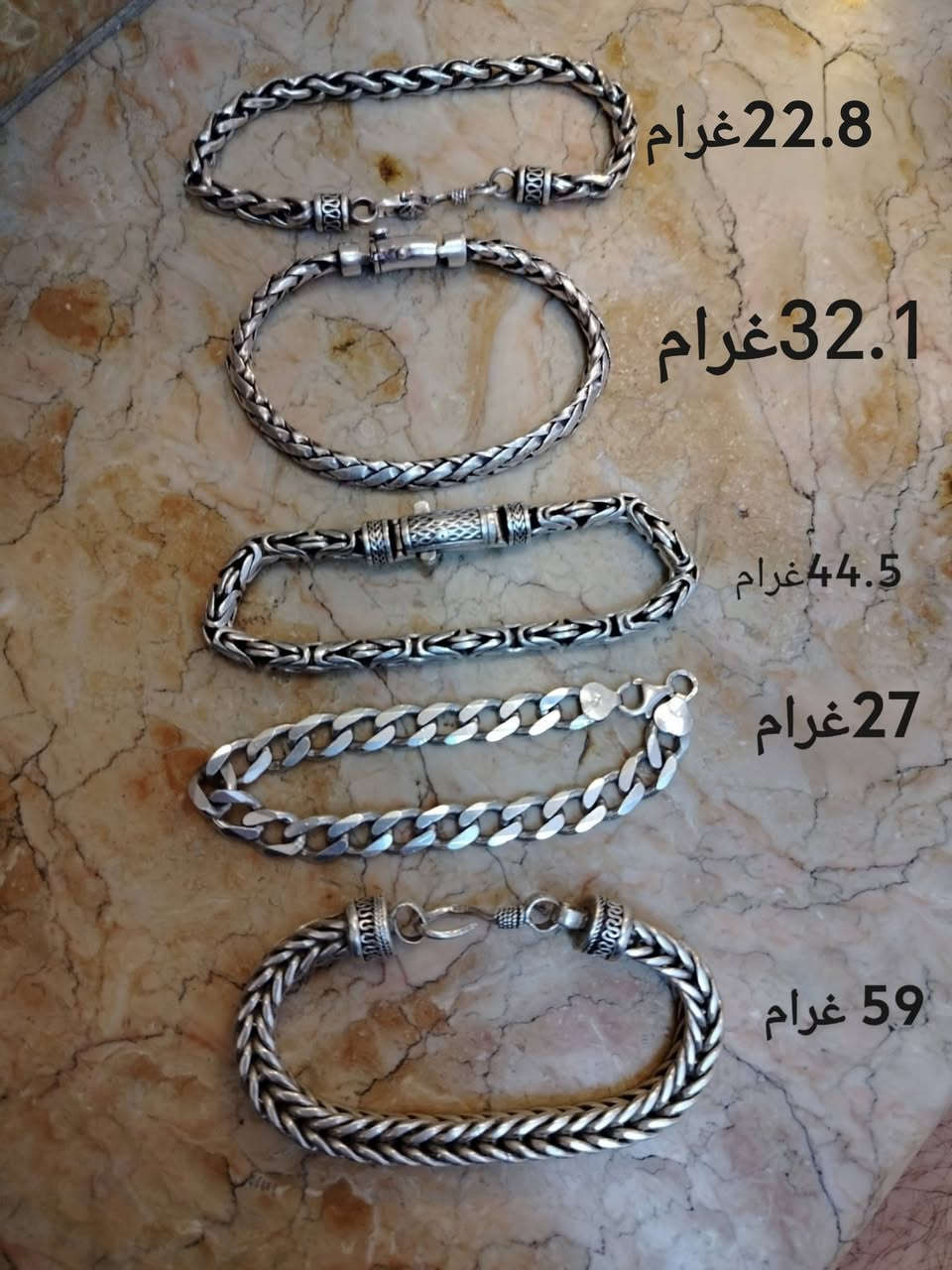سلام عليكم زناجيل وسوارات سعر الغرام ب 3750 مكاني بلديات وهذا رقمي  ***********

نص مكتوب في الصور:
- سيت 64.5 غرام
- 57.8 غرام 43.2 غرام 6.8 غرام
- 22.8 غرام
- 32.1 غرام
- 44.5 غرام
- 27 غرام
- 59 غرام