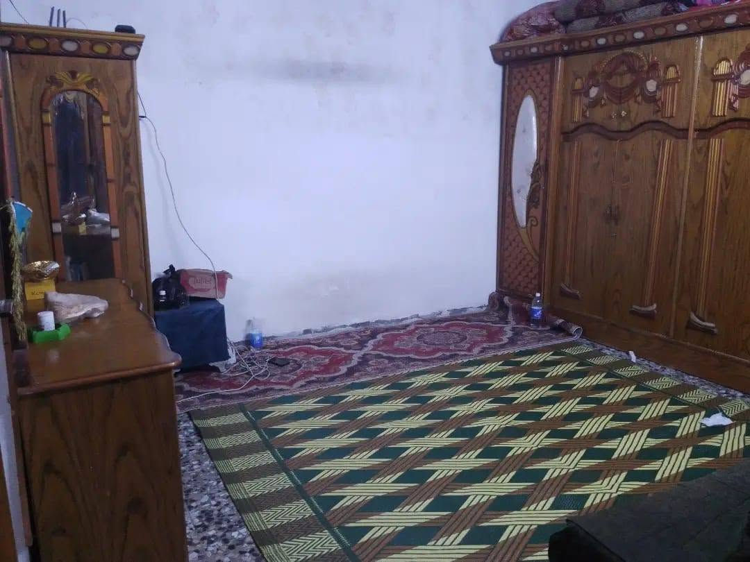 سلام عليكم بيت ركن الواجهة 8 ونص ونزال 12ونص يحتوي على غرفه نوم وأستقبال حمام تواليت خارجي وحمام داخلي زائد ترك اللبيت صب مسلح كله كاشي جديد البيت يحتوي على محل أسواق الموقع بحث العلمي بشارع معمل الثلج مقابل المركز السعر المطلوب 37 مليون *********** بغداد, العراق

