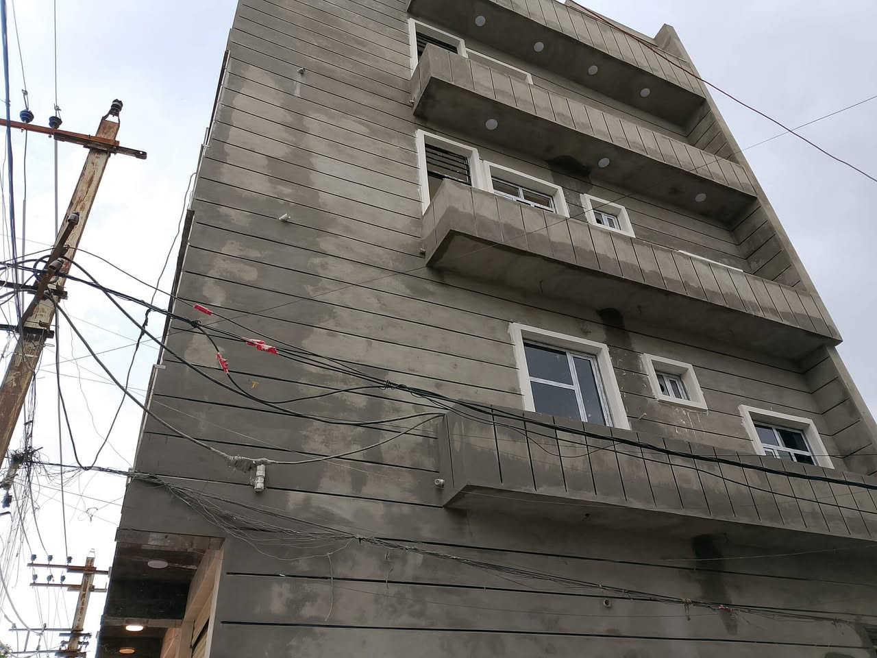 سلام عليكم خلفات البخ سمنت نثر تشميع واجهات تصفير بياض بسعر مناسب جدا واستلام مهندس ***********
