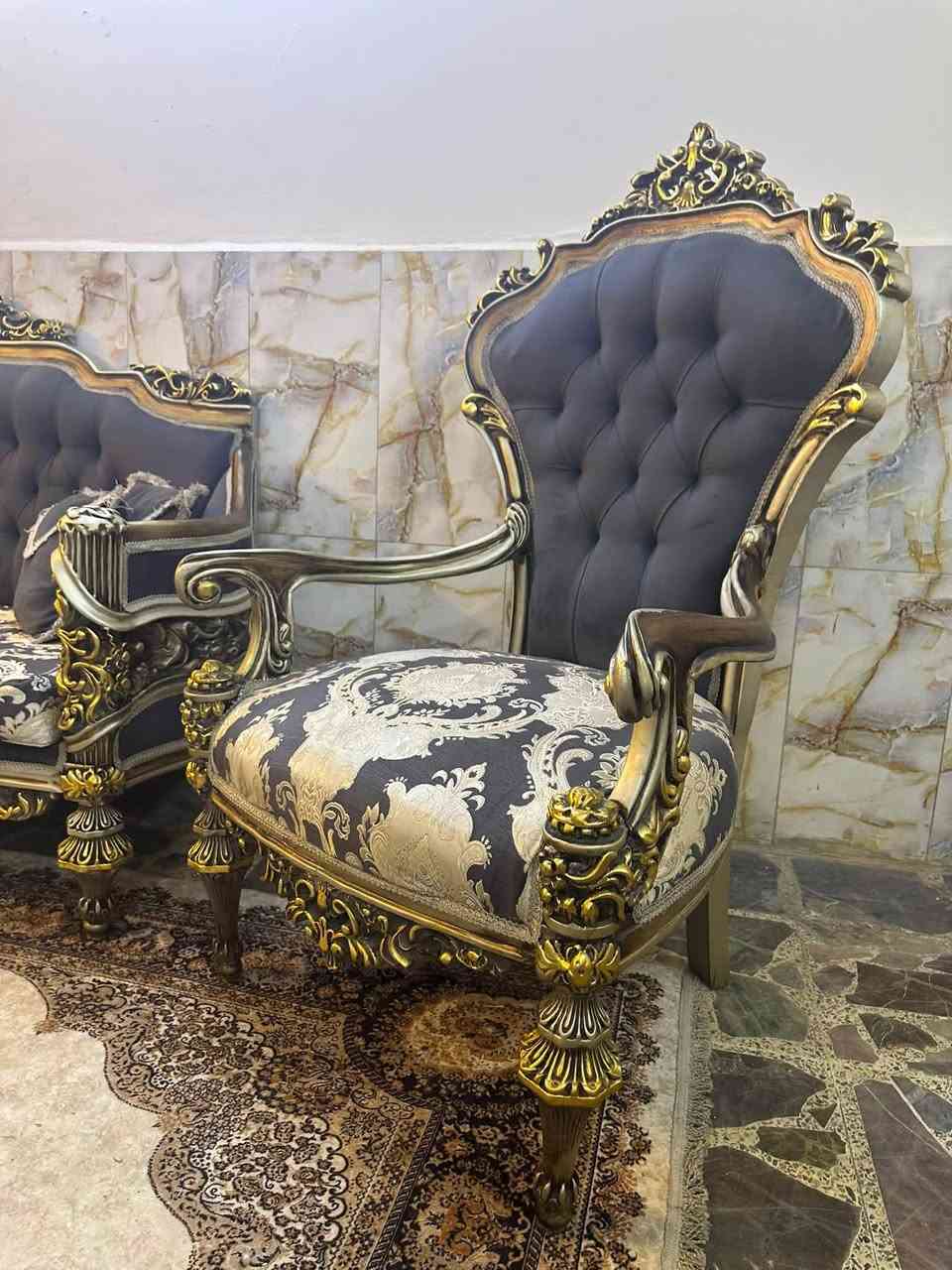 تخم ملكي خشب زان عشر مقاعد مع سيت طبلات السعر ٩٠٠ بي مجال بسيط مكانه المنصور ***********
