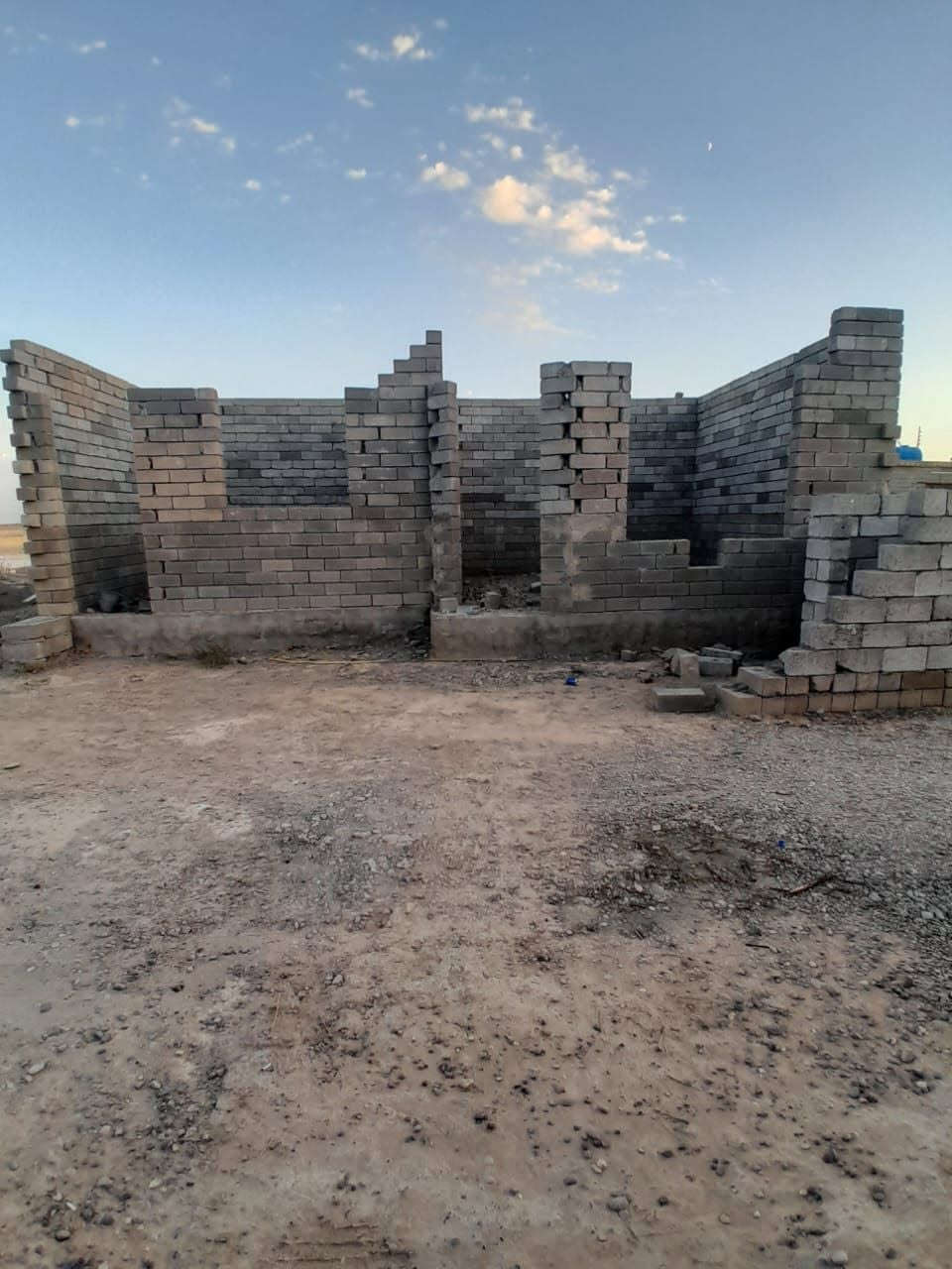 السلام عليكم هيكل للبيع الايوبي خلف البحوث الزراعيه واصل  كافه الخدمات ماء و كهرباء مساحه الكلي ٢٦٠ واجهيه 15 ونزال 17 سعر المطلوب 15 مليون ***********
