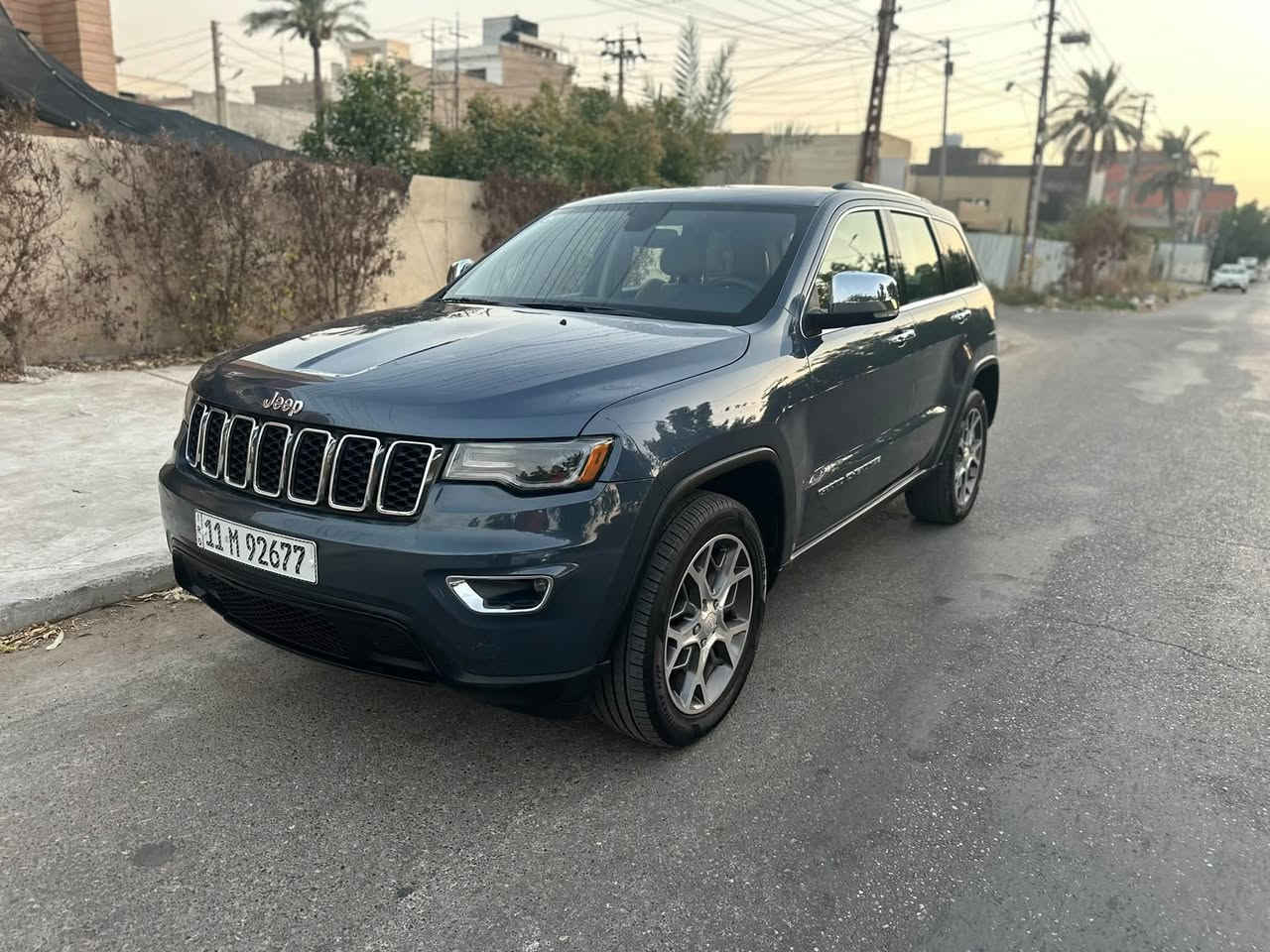 السلام عليكم جيب كراند شيروكي ٢٠٢٠ بسمي لمتد لسياره رقم بغداد وارد امريكي حادثها دعاميه اماميه فقط طاك ايرباك برده و راجع سستم كامل لسياره جديده مواصفاتها شاشه چبيره كامره رادارات جانبيه خلفيه توقف ذاتي عند الرجوع حساسات خلفيه لسياره فور ويل كشنات ثنين كهرباء خزن ميموري فتحه سلايت  جنطه كهرباء تشغيل عن بعد تخم تاير صدر كله جديد مكينه صار ١٠ ايام من شادها مال حاويه مكينه كير جدد لك لسياره ماشيه ١٣٣ كيلو مو ميل مكان السياره بغداد الاسكان سعرها ٢١٠ وبيها مجال بسيط رقم لمبايل *********** عقيل  صورت الحادث بالمنشور
