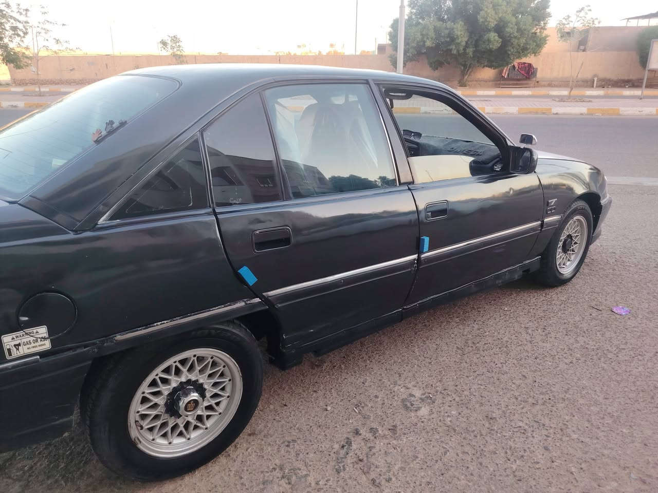 يالله سلام عليكم اوبل موديل 92 صبغ جمالي محرك 2000كير عادي جام كهرباء تخم تاير ويل كب رقم نكليزي سنويه 31خويس مابيه من جوه لو قطره  صدر نضيف كهربائية  شغاله تحويل مباشر سياره فتحه صقف سياره مال جنه سعره قفل قفل 22 مكان هيت حي البكر رقم هاتف ***********
