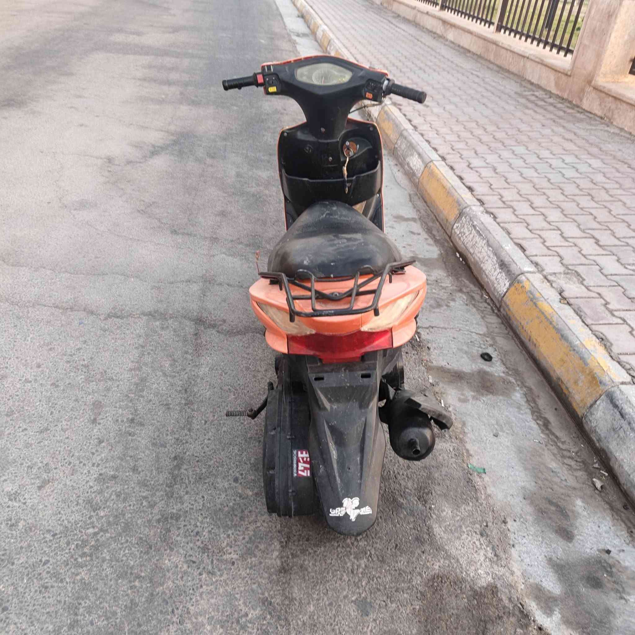 ادرس ماليزي شغالة ونضيفة كلة شغال السعر ١٦٠ وبيهة مجال الاتصال ***********
