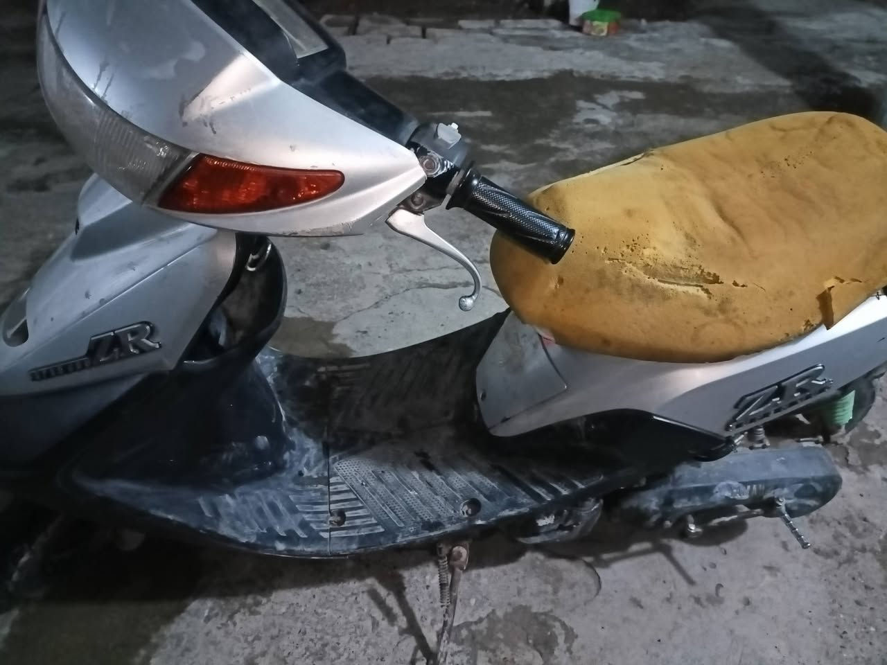 سلام عليكم
ماطور صاروخ ياماها للبيع 

ماطور نضيف وماطور نشط 

درع كامل ماناقصو اي شي 

شغل وامشي بي 

ناقصو بس قمجه بريك الوره 

السعر 200وبي مجال 

الرقم:***********
