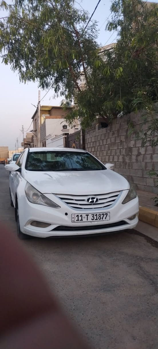 سوناتا ٢٠١٣ بغداد
رقم بغداد
بيه الباب الوره السايق مبدل اصلي 
بيه حساس خلفيه
وشفتات ستيرن
قطعتين تبريد
مكاني الرمادي 
١١٣ وبيه مجال بسيط
***********
