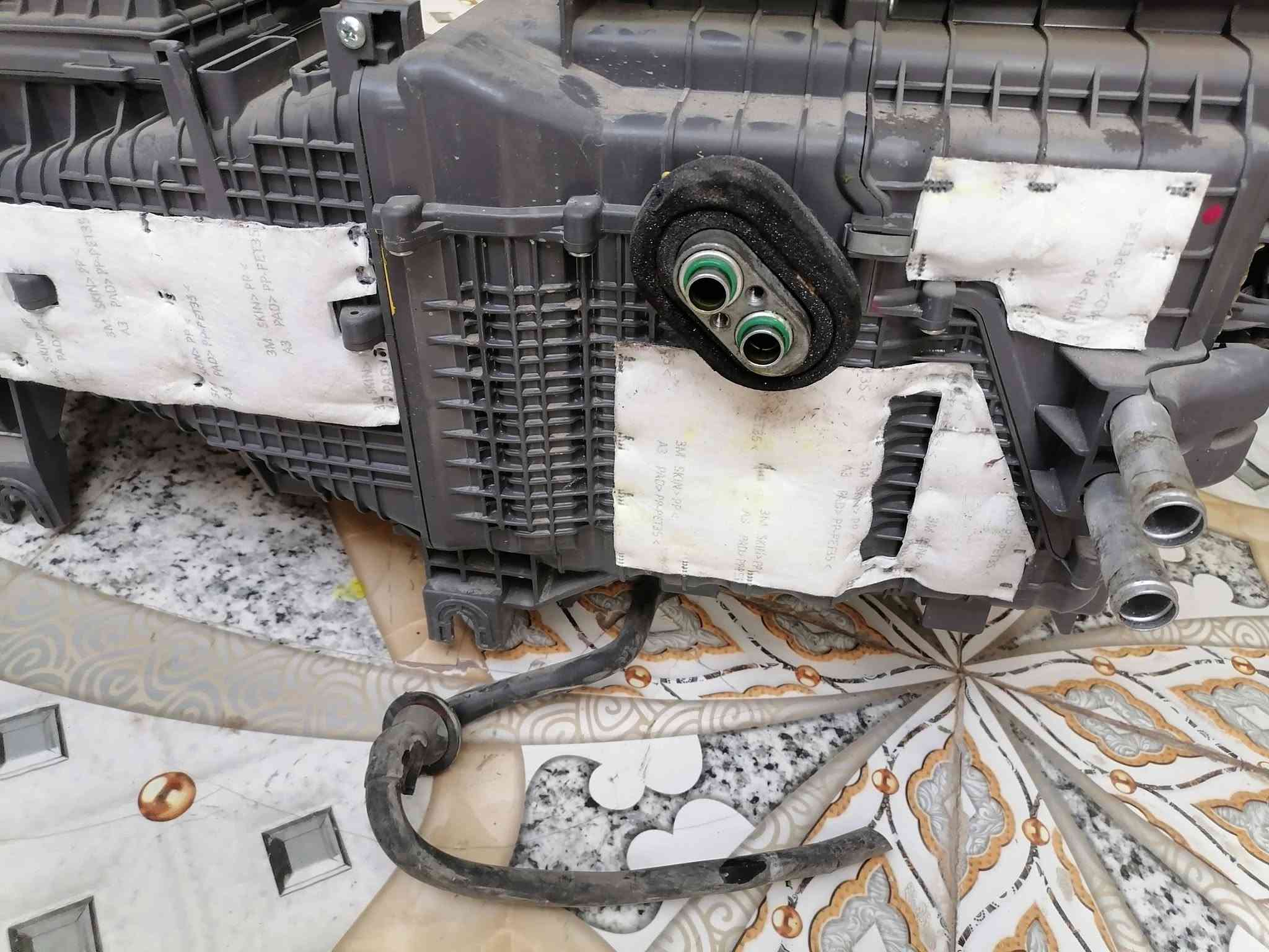 مجموعه الفريز كامله مع الفان والبوابات
كيا كارنز ترهم من موديل ١٤ إلى ١٩ ام فتحه التبريد بالچكمچه واذا تريد الچكمچه مالتها هم موجوده اصلي تفصيخ حاويه للتواصل وات ساب ***********
