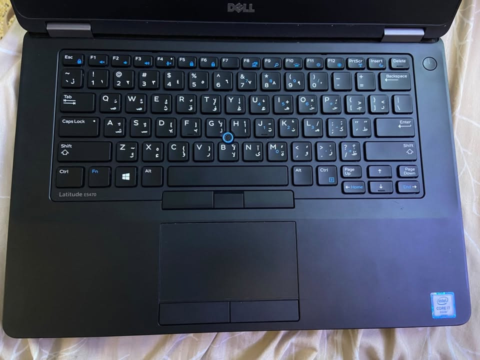 لابتوب Dell Latitude E5470 للبيع
جهاز عملي، ممتاز للدراسة، العمل، والبرامج الهندسية مثل MATLAB و SolidWorks و AutoCAD.
المواصفات:
 الشركة والموديل: Dell Latitude E5470
 المعالج (CPU): Intel Core i7-6600U (الجيل السادس)
 الرام (RAM): 8GB DDR4
 الخزن (Storage): 256GB SSD (سريع جداً)
 كرت الشاشة (GPU): كارتين شاشة
 منفصل: AMD Radeon R7 M360 (2 GB)
 مدمج: Intel HD Graphics 520
 الشاشة: 14 إنش
 نظام التشغيل: Windows 10 Pro (64-bit)
الملاحظات والأداء:
 أداء ممتاز للبرامج الهندسية والأوفيس والتصفح.
 كيبورد مريح مع زر التنقل (TrackPoint) بالمنتصف.
 يحتوي على كافة المنافذ الأساسية (USB 3.0, HDMI, VGA, Ethernet).
 الجهاز بحالة ممتازة ونظيف , استخدام اقل سنة 
السعر: 200 الف
المكان: بغداد 
للتواصل: ***********
