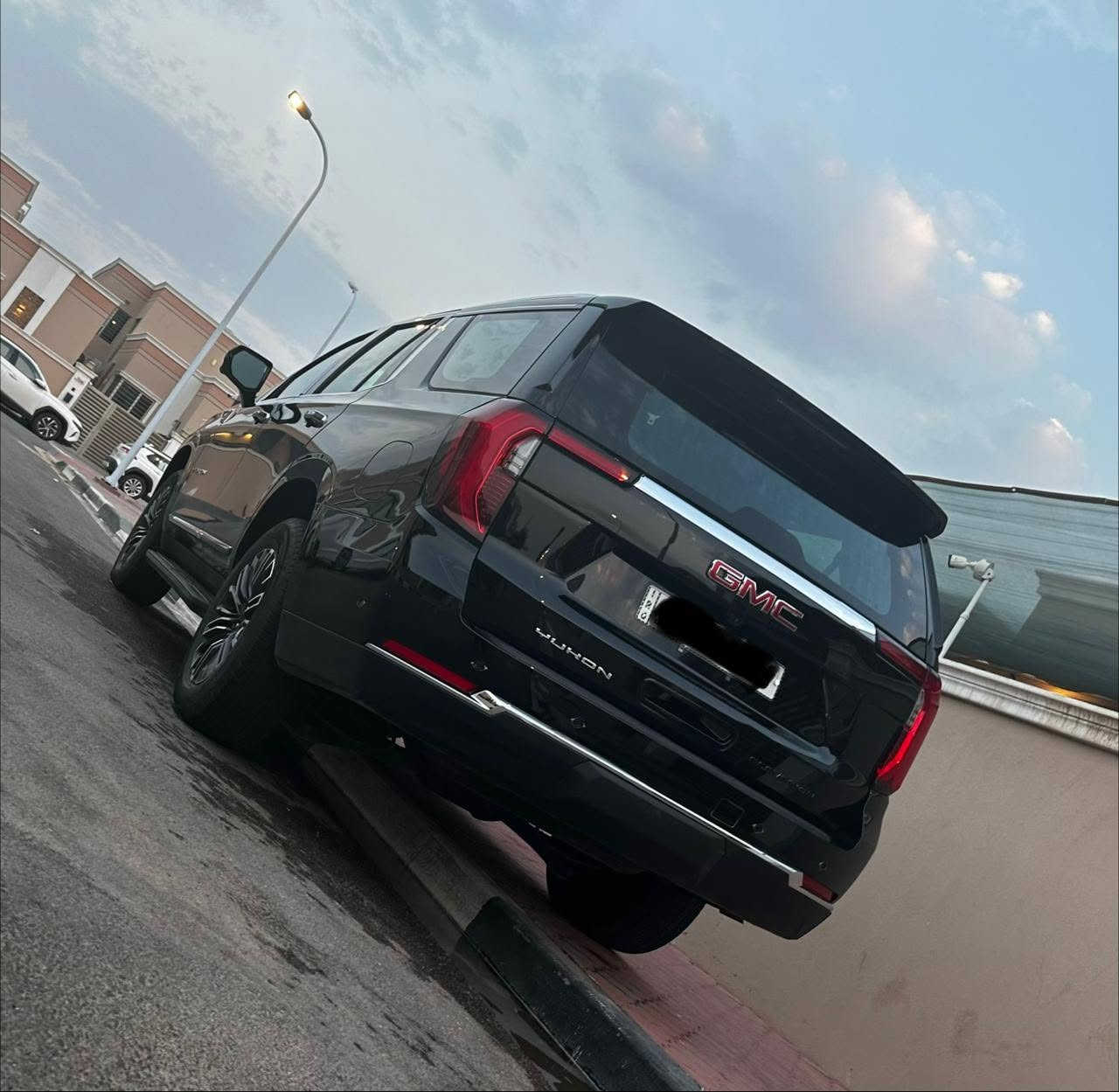 جي ام سي 2025 الفيشن وكاله المنصور (مكفوله) مغلفه نانوا بالكامل ماشيه 12600 كم السعر 67 الف دولار الاتصال على الرقم *********** مكان السياره بصره مدينه النرجس
