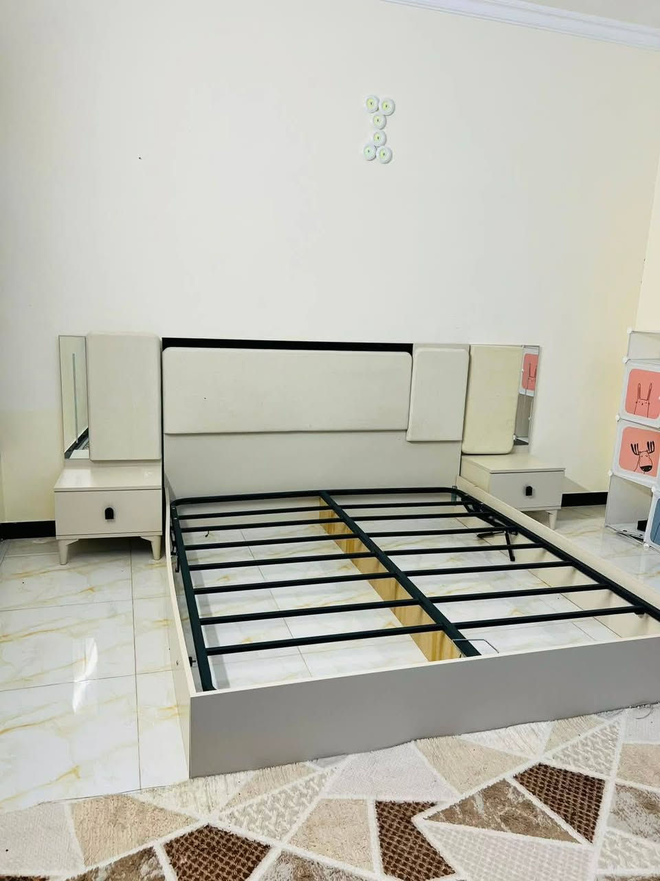 غرفه 5قطع 300  نضيفه مكانها بغداد ***********
