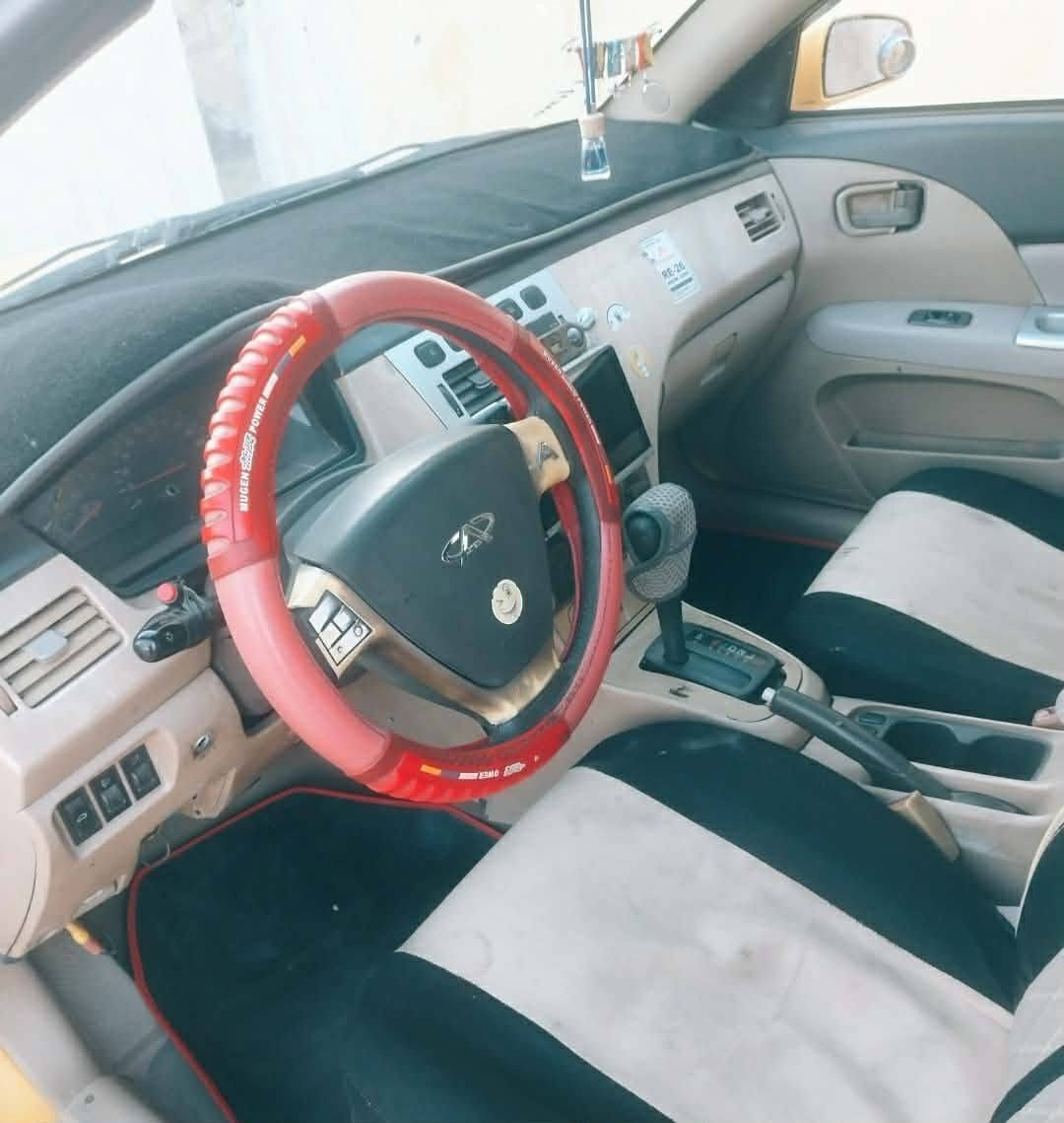 اي فايف محرك كورله ١٨٠٠ نضيف حداديه بلكارتون كهربائيات كلها شغاله رقم بغداد مصفره السياره هيئه وغرامات داخله هزه وكامله بيع مستجل ٢٥وبيها مجال قليل وهذا مو سعرها لكن مستعجل على بيعتها مكاني كوفه شارع المطار القديم  ***********
