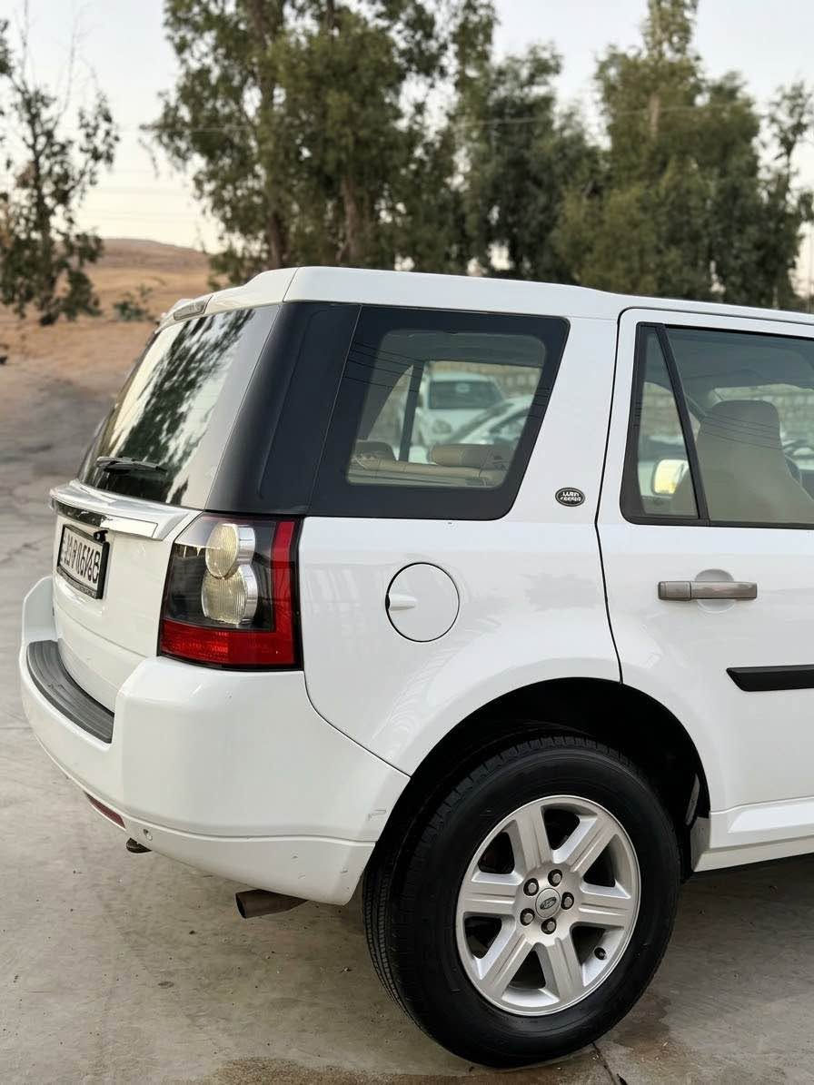 Land Rover 2012 🇬🇧🥇
رەقەم سڵێمانی سەنەوی تا٢٠٣٠مانگی ٩ نوێیە 
بێلێدران بێ بۆیاخ بەناو کردن بەشەرت 
مەکینە ٣.٢،v6 ،٢٣٠/هۆرسپاوەر 🐎
تەبڵ ئەکسل کارەبای🛘
گێر تۆماتیک و عادی ٦ گێر 
تەبرید ساردو گەرم لەگەڵ سویچ
5مۆدی ڵێ خورینی هەیە و کامیراو حاسەیە 
بەسمەیە سوکان ڤۆڵیوم aux /CD/  تەعدید سورحە
سندوق شەفتە هتد مواسافاتی زۆرە باس نا کرێ.
جوار تایە و ویلی لۆکی لەژێرە گێرو مەکینەی بەشەرت تازە سێرڤس عام کراوە یەک دنک مەسروفی تێدانیە/تکایە گەر موشتەری نیت بێزارمان مەکە بۆ ماعمەلە یان نامە بنێرە یان تەلە فۆنبۆ ژمارە مۆبایل ☎️(***********)وەتسئەپ و ڤایبەری لەسەرە، Singapore
