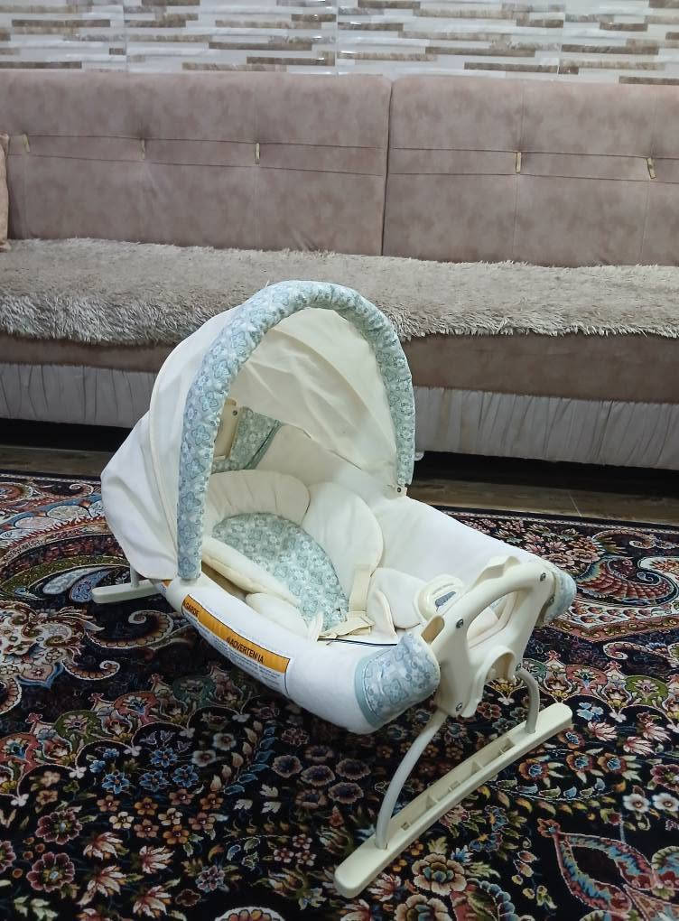 جۆلانێی خەوی مناڵ ، زۆر تازەیە ئەوروپیە ، قایشی بەستنەوەی هەیە ، ڕائەژەندرێت ،  کەپری پێوەیە زۆر عەمەلیەو ئەتوانی بۆهەموشوێنێک بیبەی لەگەڵ خۆتا ، سعریشی زۆر گونجاوە قفڵی 15 هەزارە بێ معامەلە
سلێمانی ، گەیاندن هەیە*********** السليمانية, العراق
