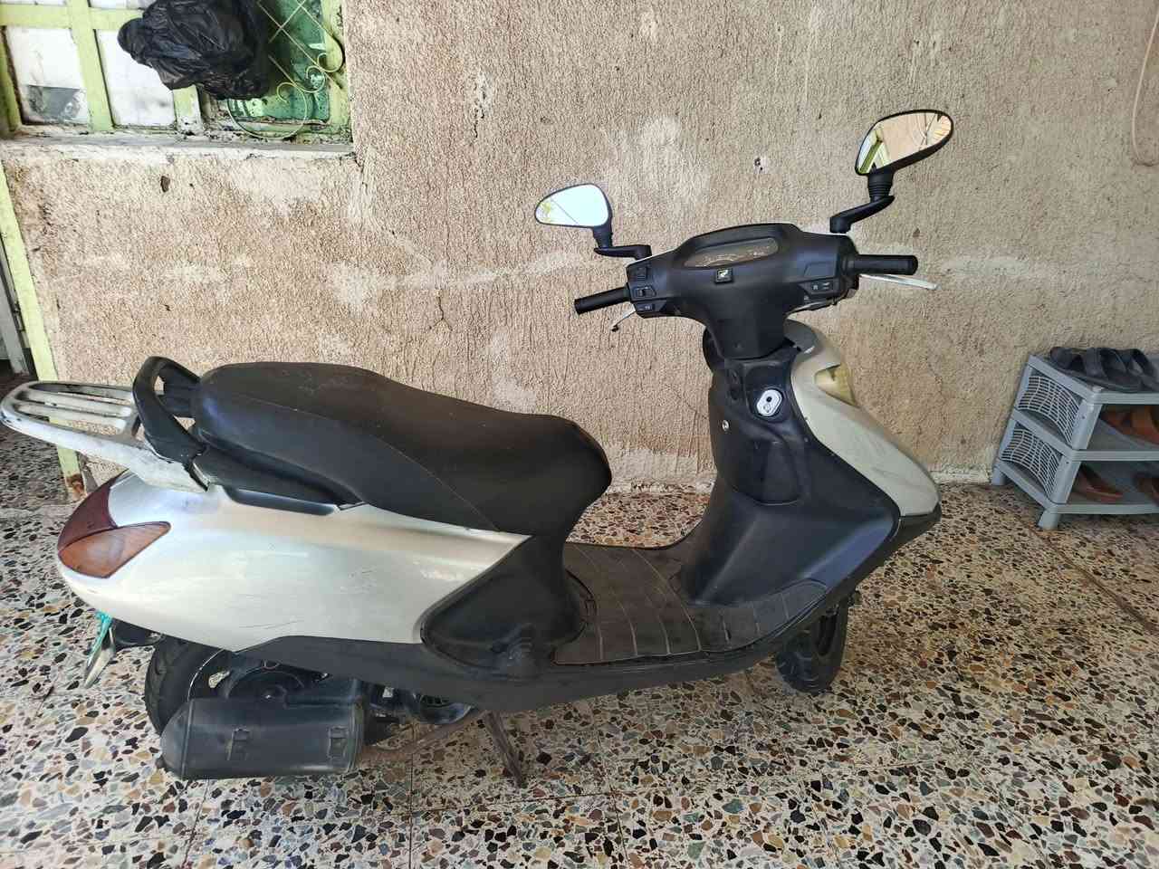 سلام عليكم
دراجه سبيسي ياباني لبيع 

كهربايات كلها شغاله 
سلف هندر 
كابريتر أصلي كفرات اصليه 
ستان نص والكامل 
مكينه ناعمة مجفته رايمر مره وحده فقط لايت وره وكدام اشاير 
مكان كوت حي الحكيم 
السعر 550وبيه مجال 
الاستفسار  ‏‪***********‬‏
(((رجأء المو شراي لا يتعبني)))
