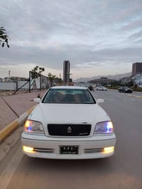 تويوتا كراون • ٢٠٠٣ • ابيض صدفي